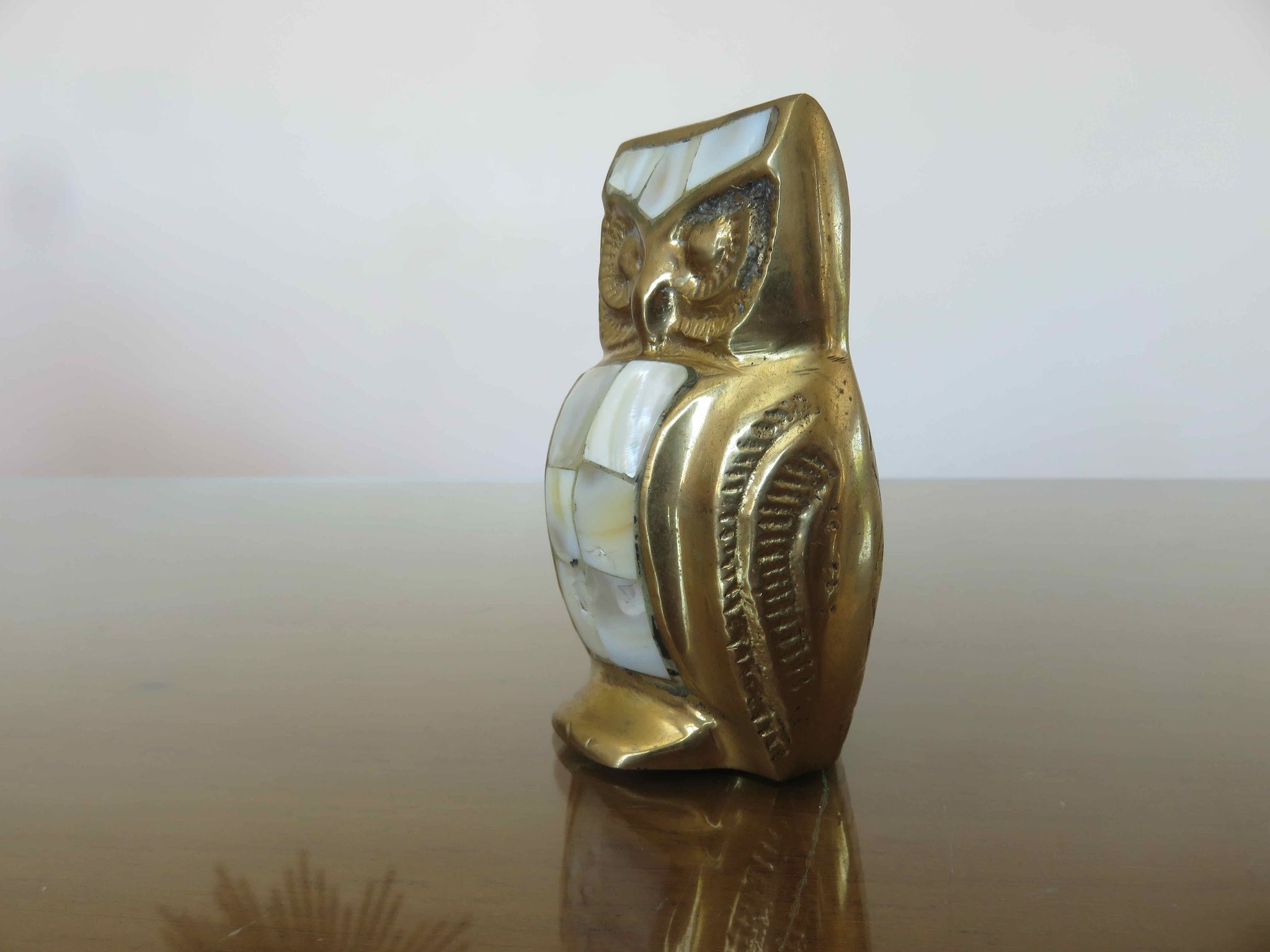 Owl, owl in golden brass and mother-of-pearl 70s