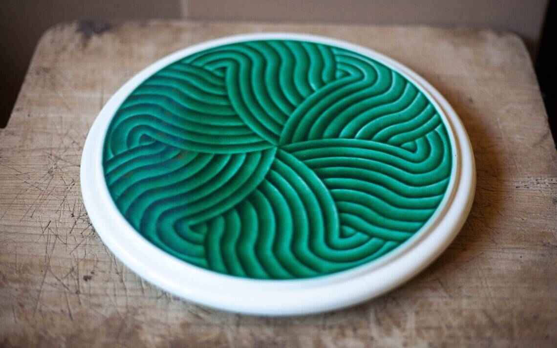 Sarreguemines emerald green trivet, green earthenware trivet, flat support, modernist