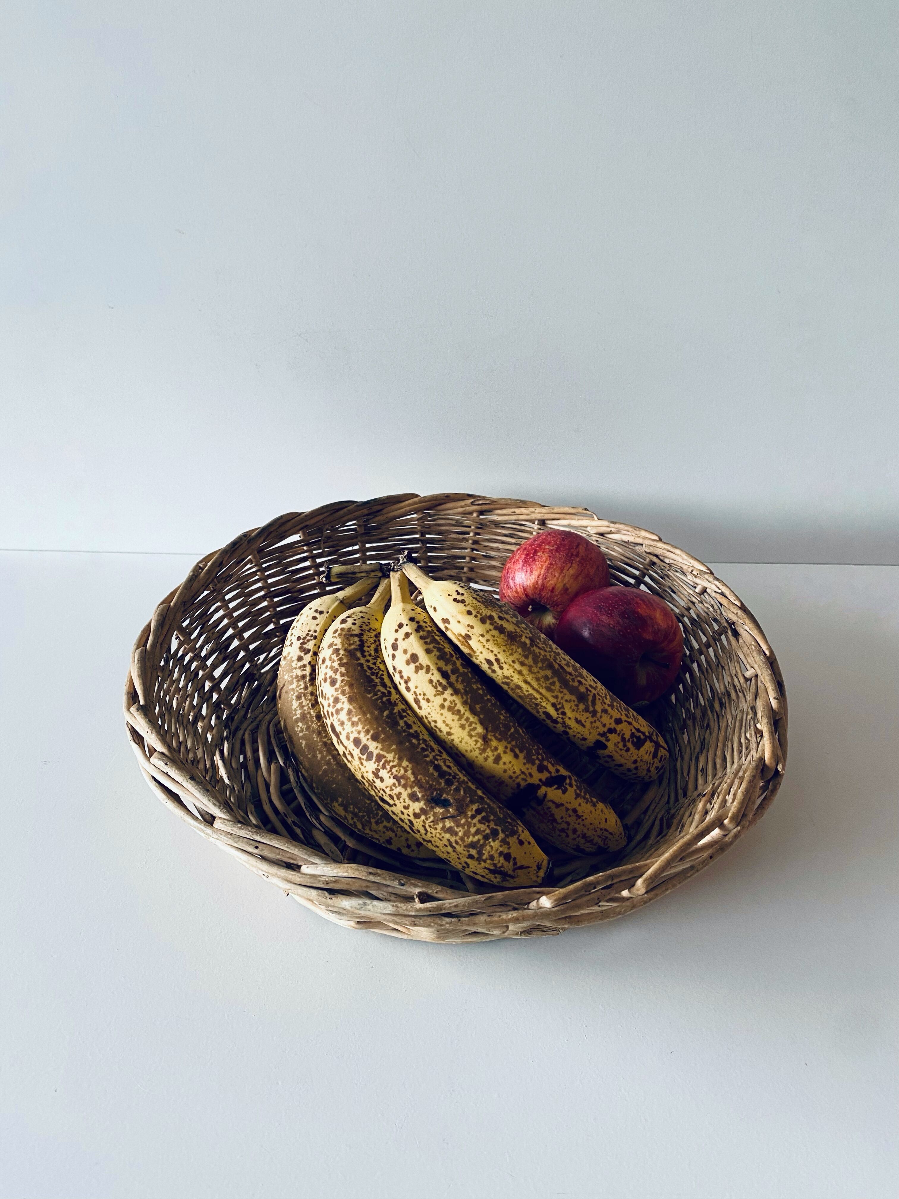 Old baker's panière