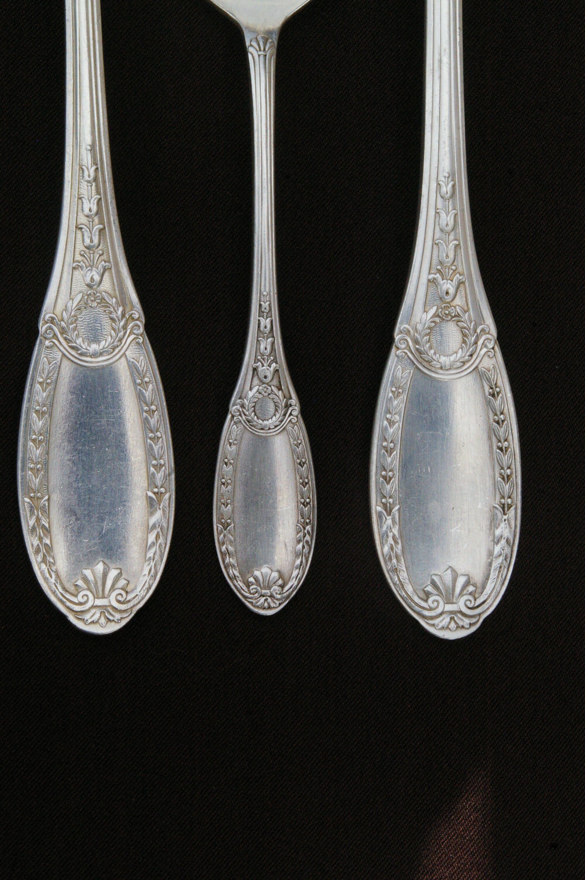 Housewife 37 pieces in silver metal Empire style
