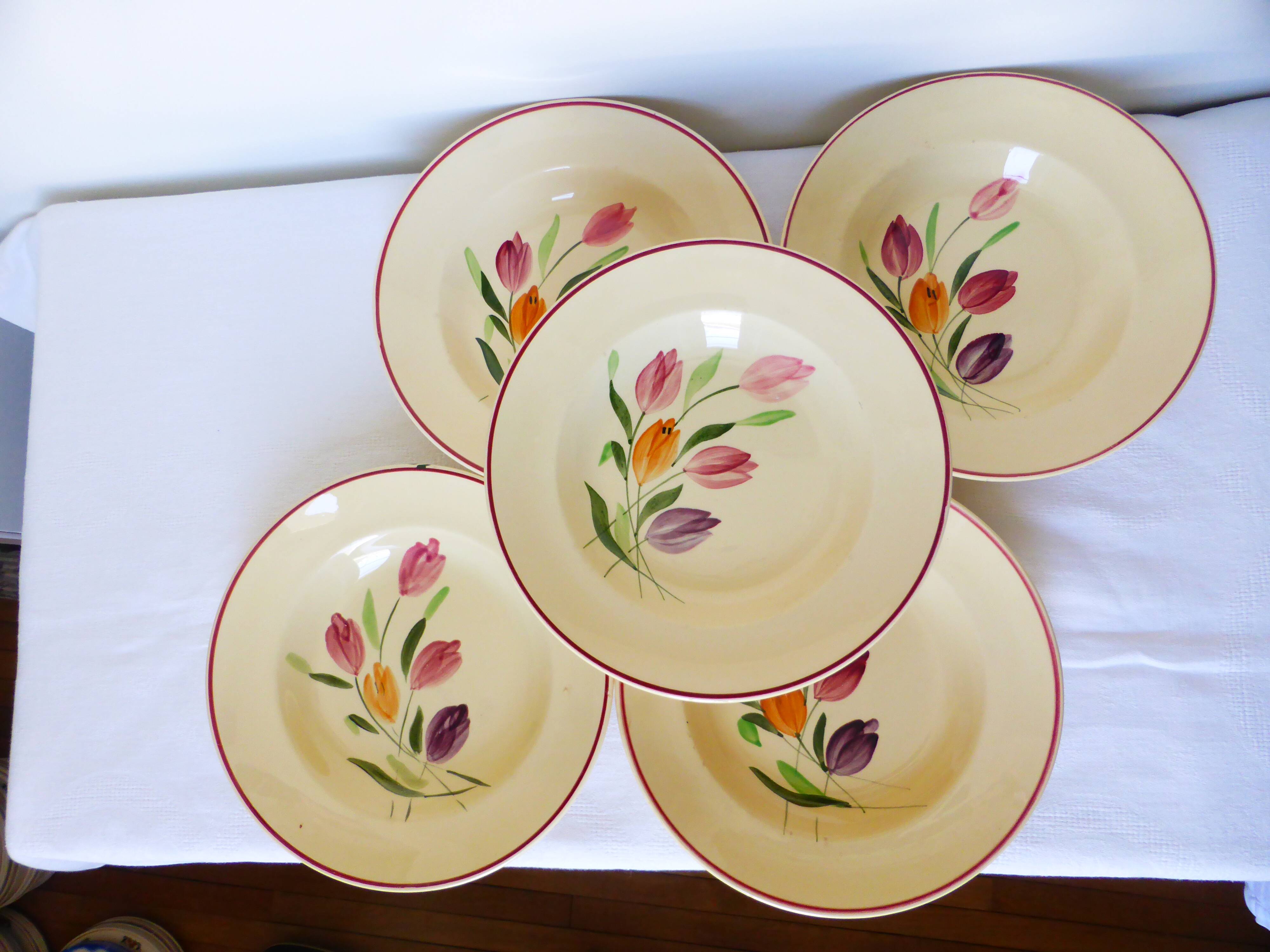 5 assiettes creuses de Longchamp modèle Tulipes 210747
