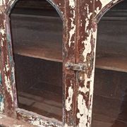 Armoire vitrée en bois ancienne patinée