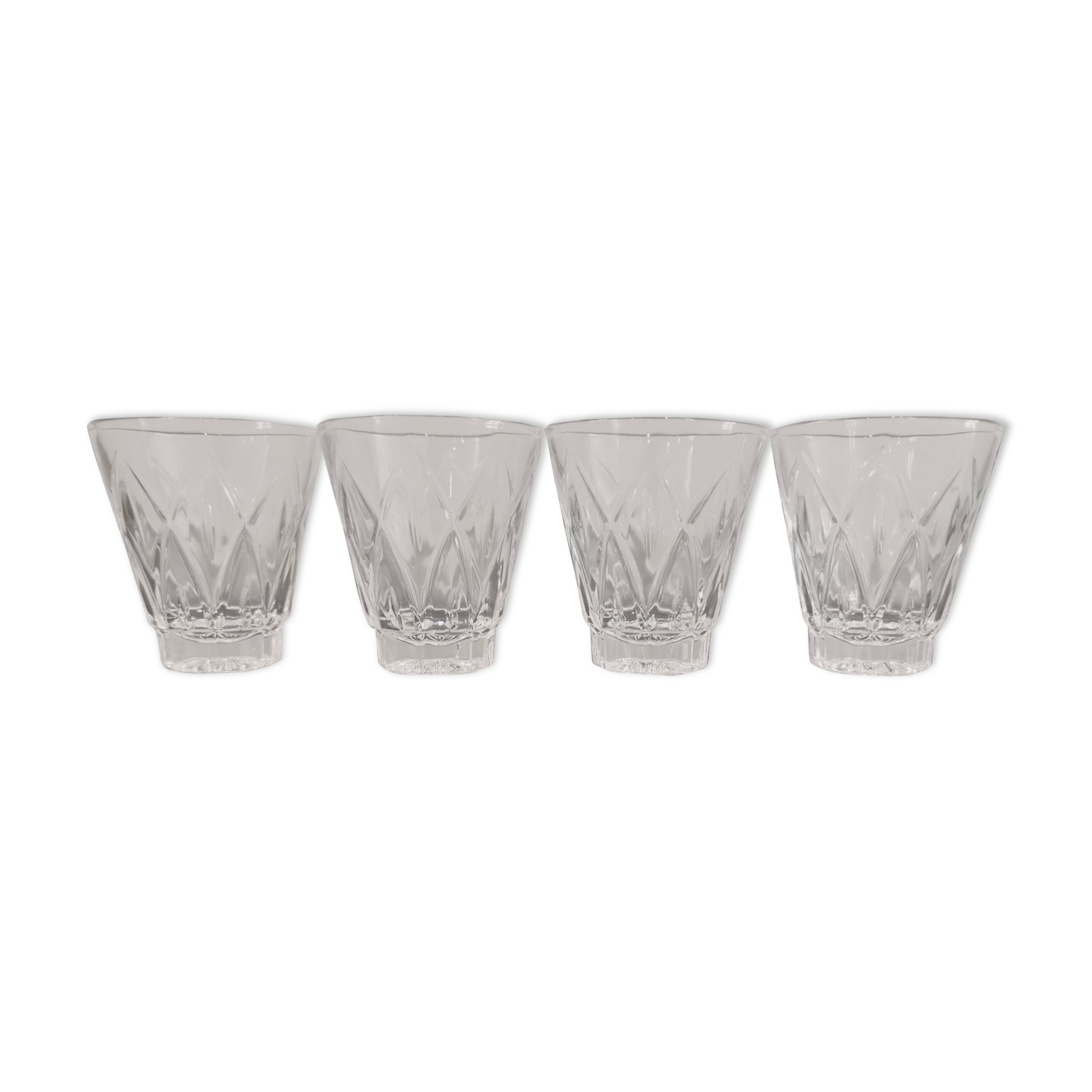 Set of 4 digestive glasses in vintage Shell chiseled crystal