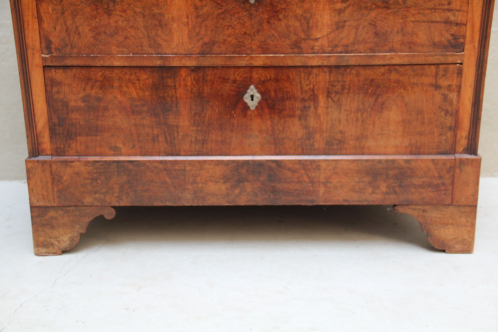 Louis Philippe's dresser in walnut magnifying glass XIX