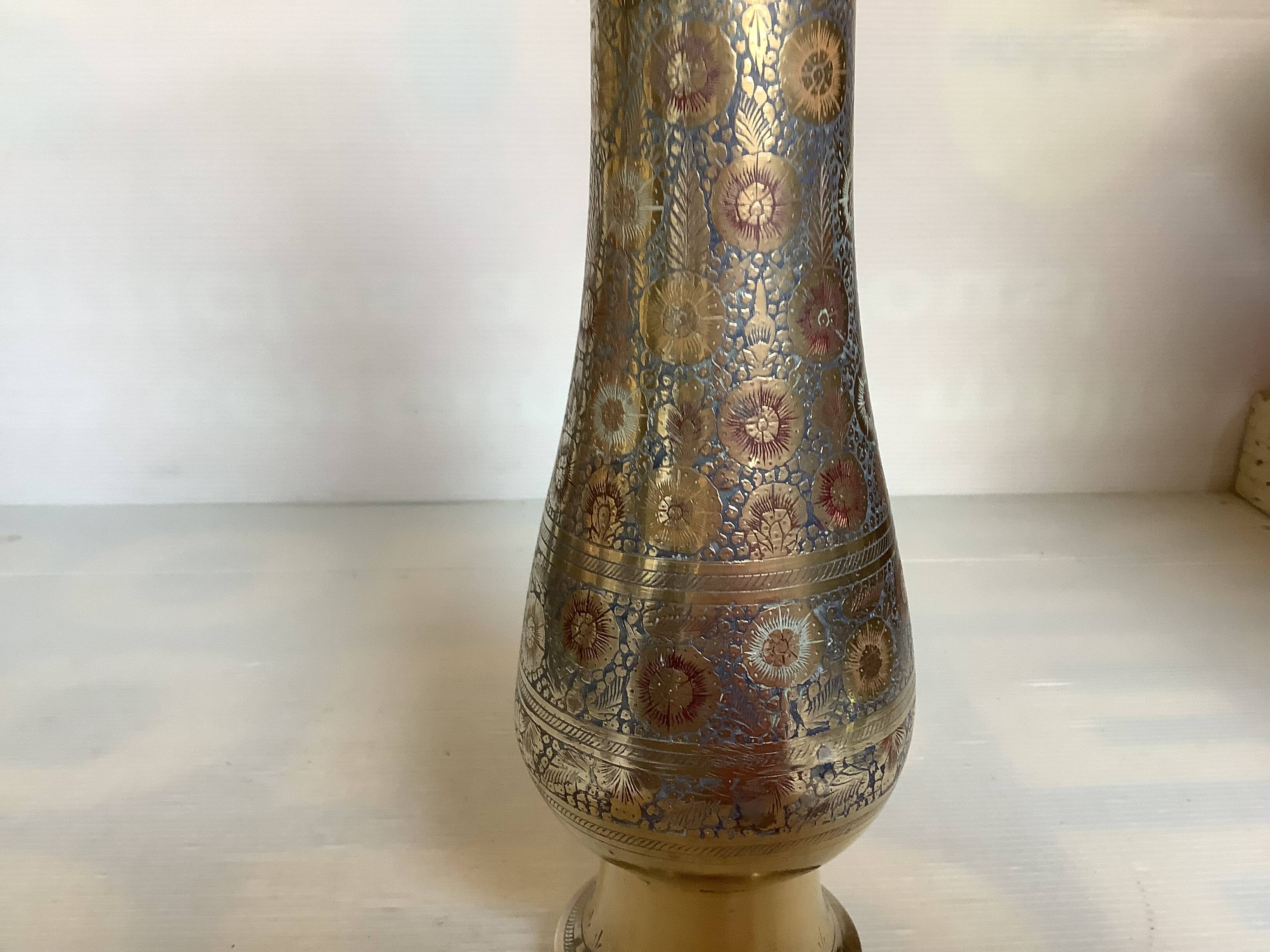 Vase en laiton travaillé