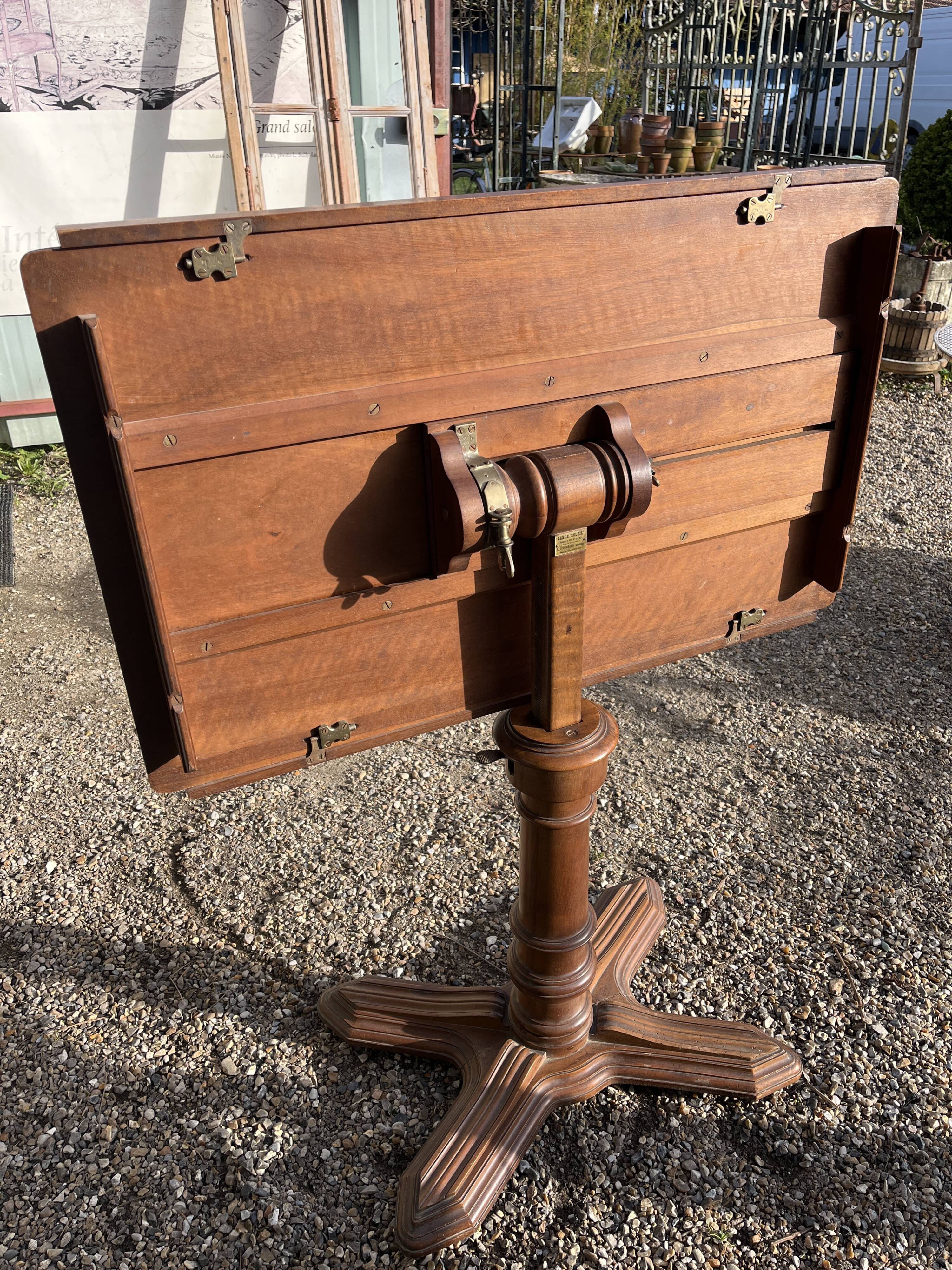 Drawing table / architect with sun system by E.Chouanard