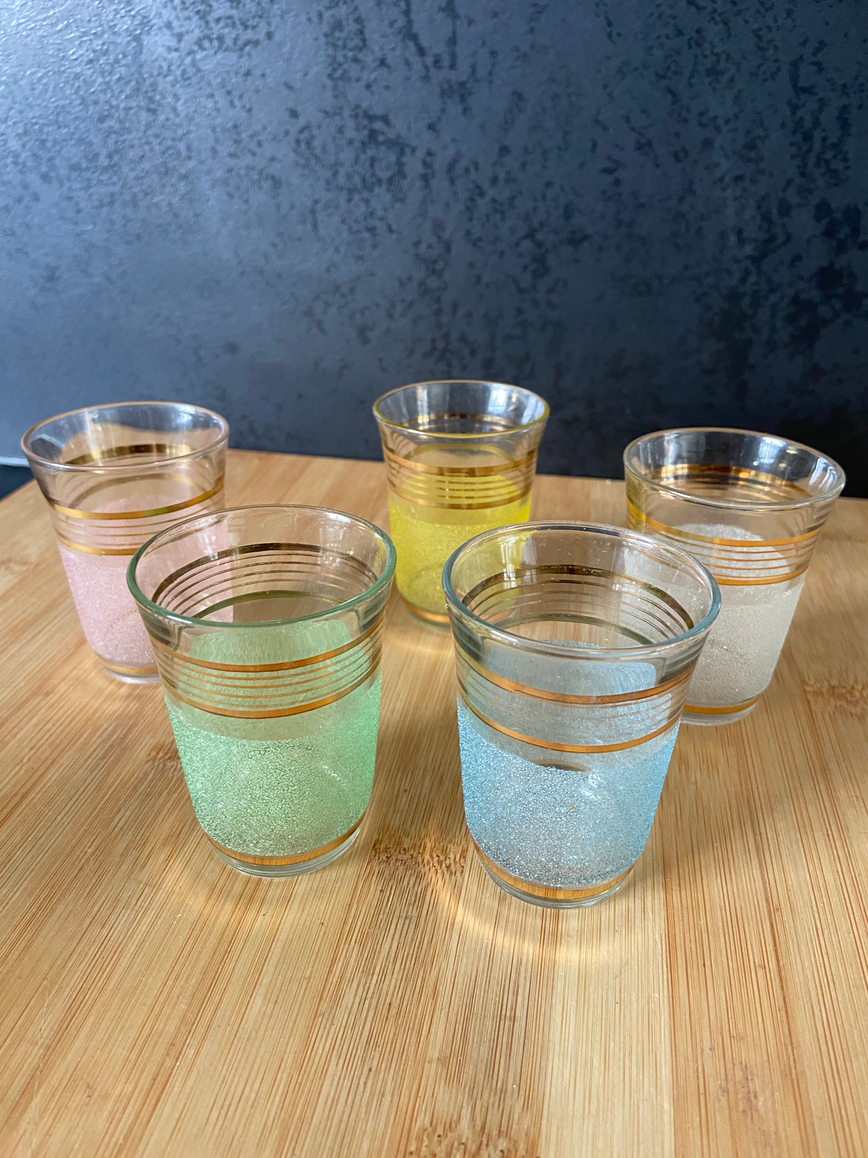 Lot de 5 verres à liqueur coloré