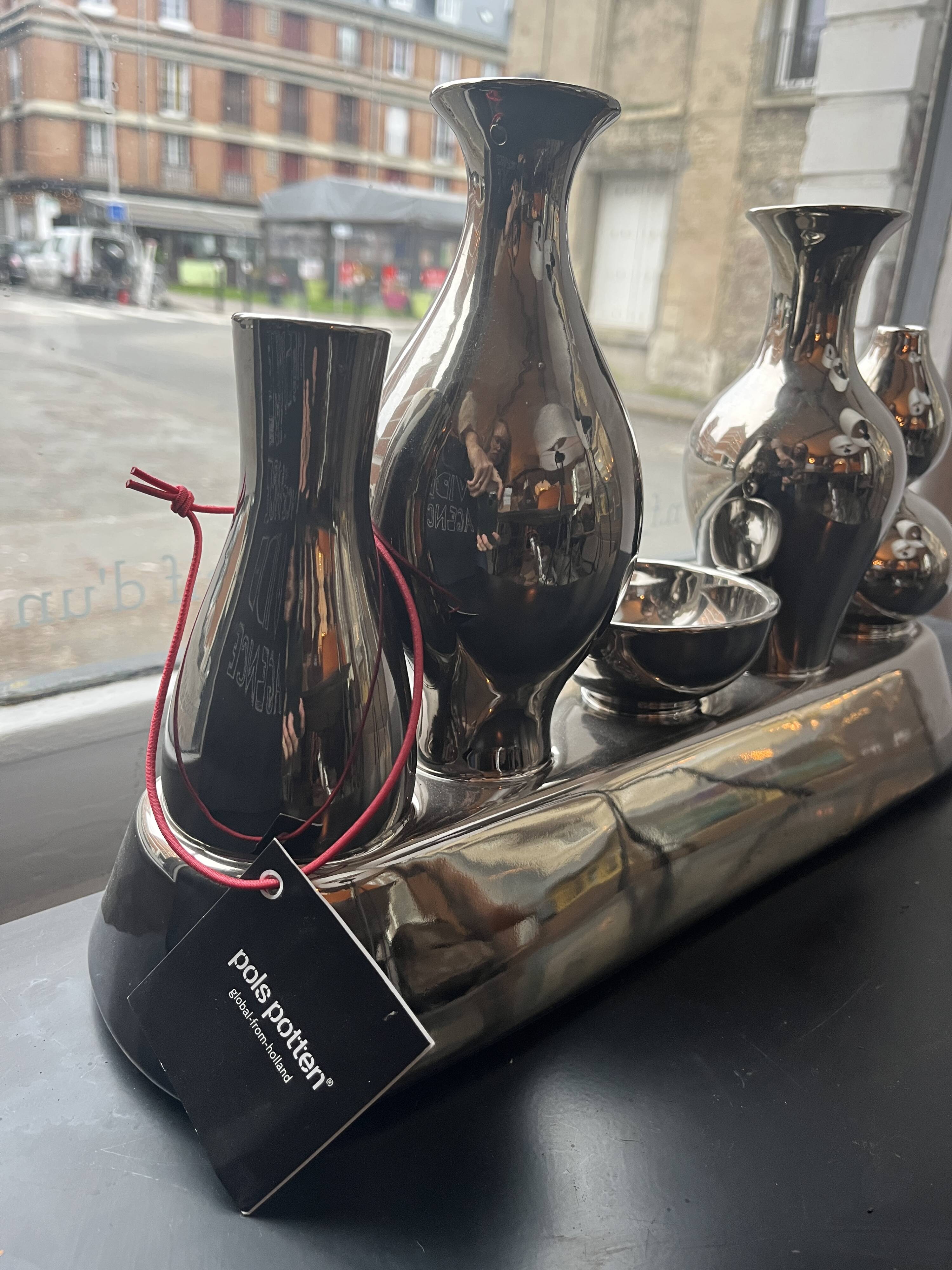 Vase sculpture