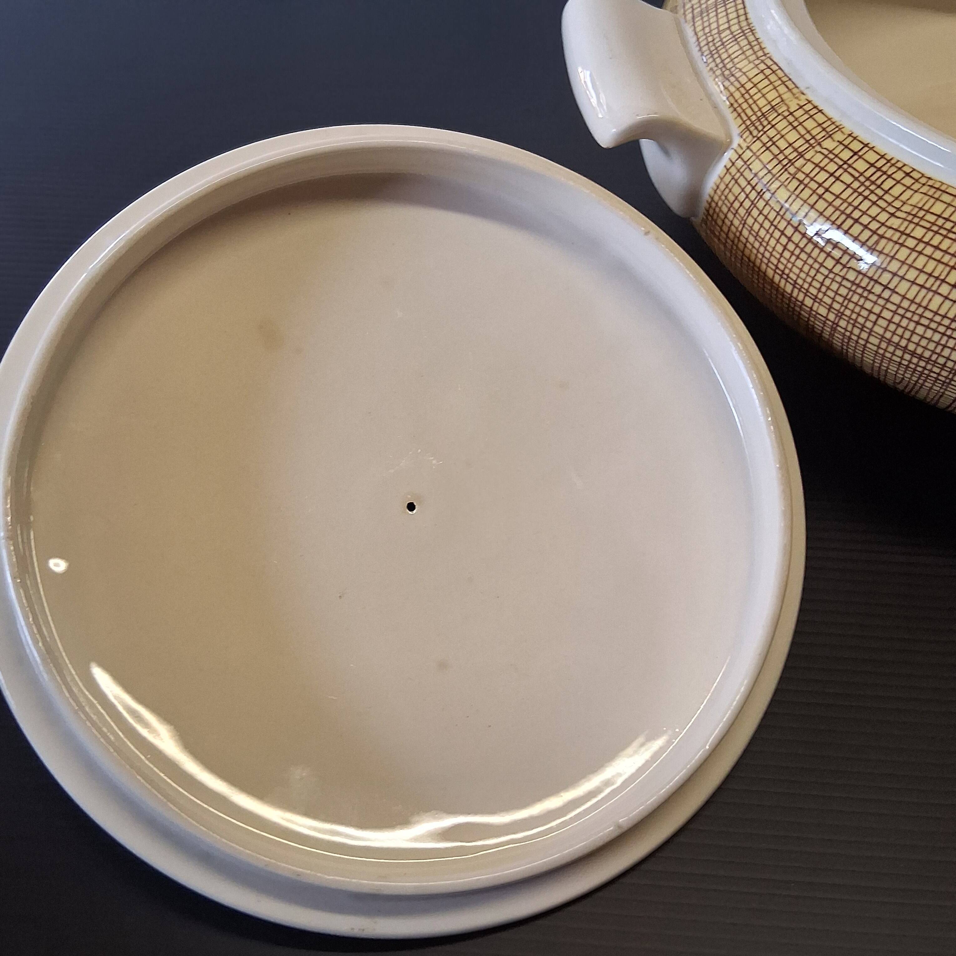 Very beautiful old soup tureen from Villeroy & Boch in very good condition.