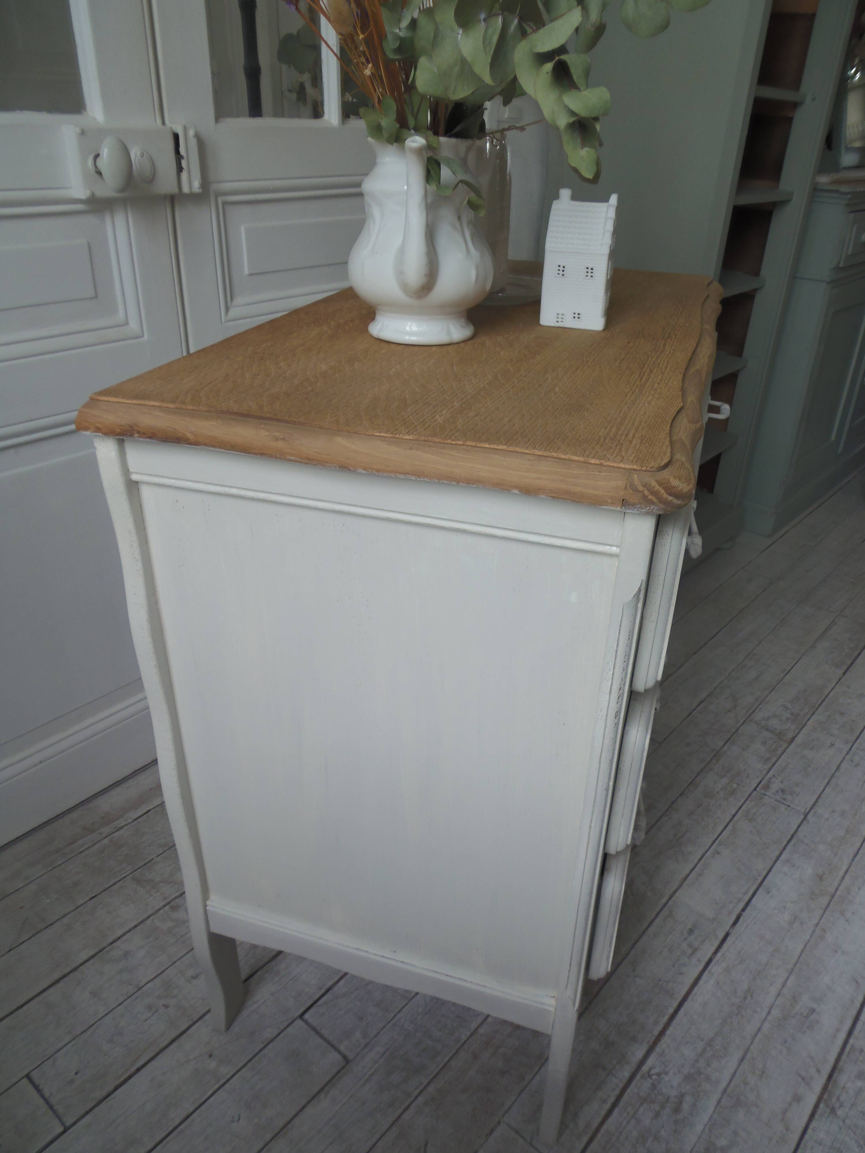 Vintage chest of drawers with pearl gray patina and waxed finish, 3 drawers, wooden top.