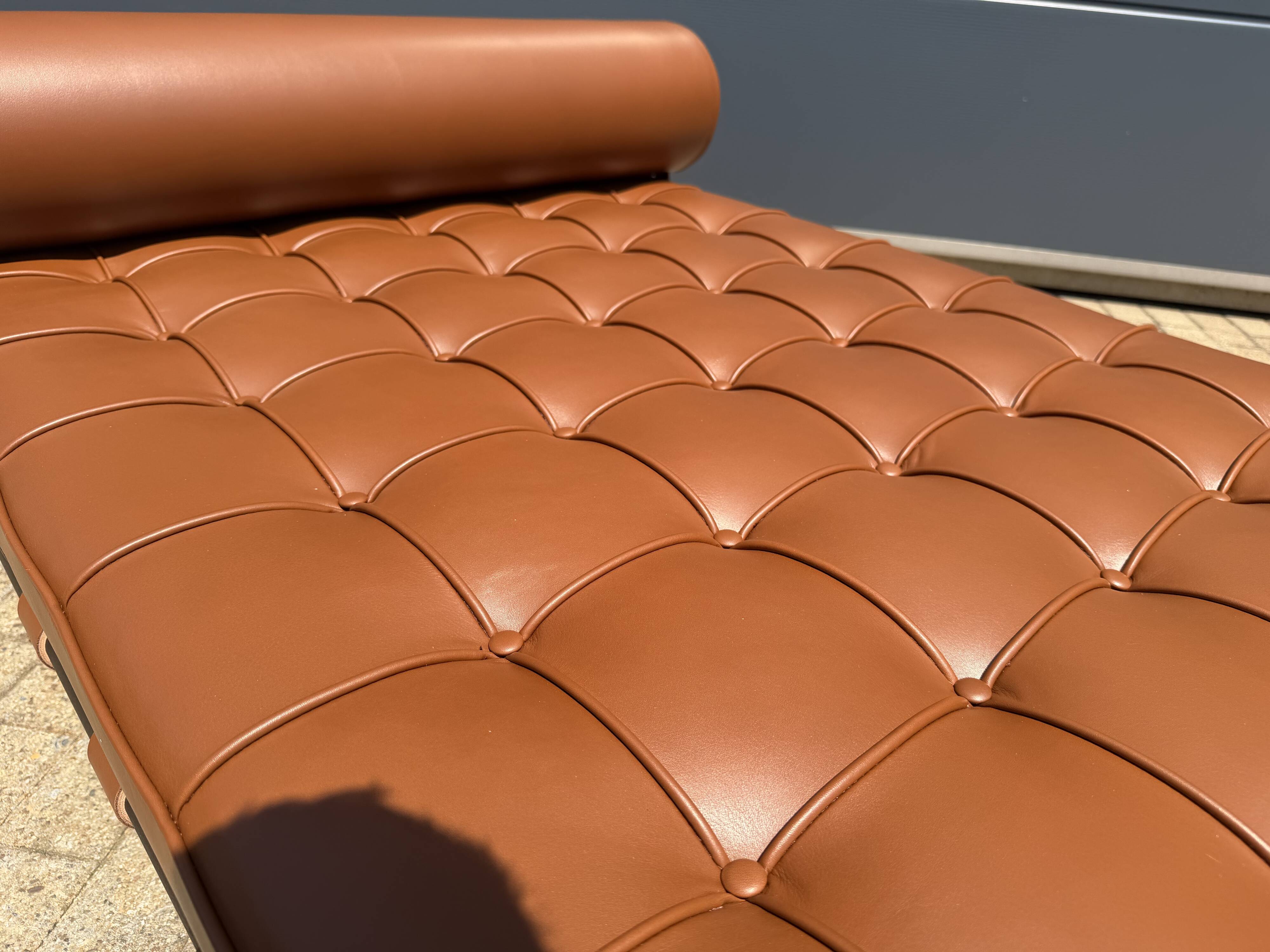 Knoll barcelona daybed mies van der rohe in cognac venezia leather, as new