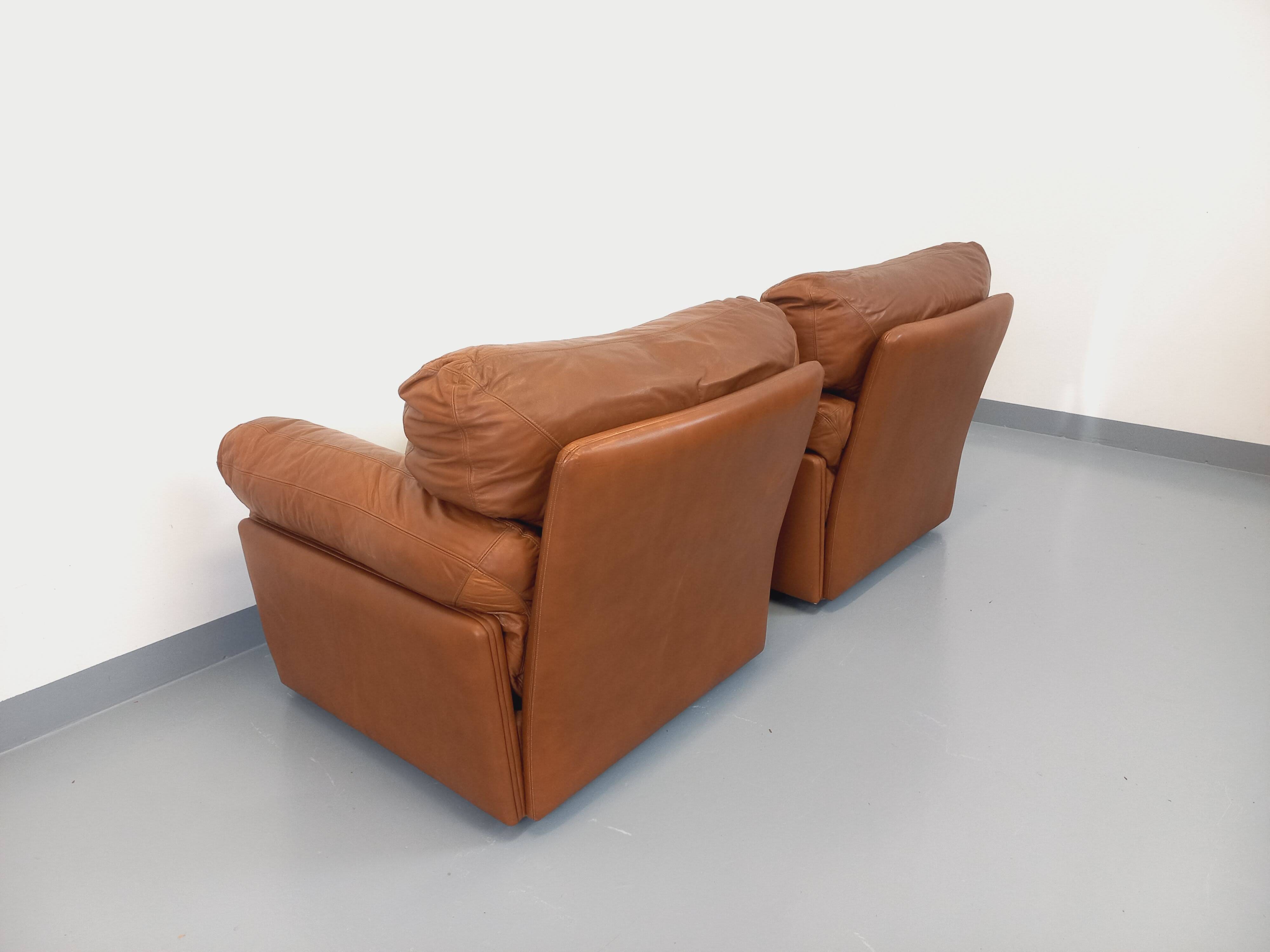 Pair of vintage Coquelicot lounge chairs by Tito Agnoli for Poltrona Frau in leather from the 70s