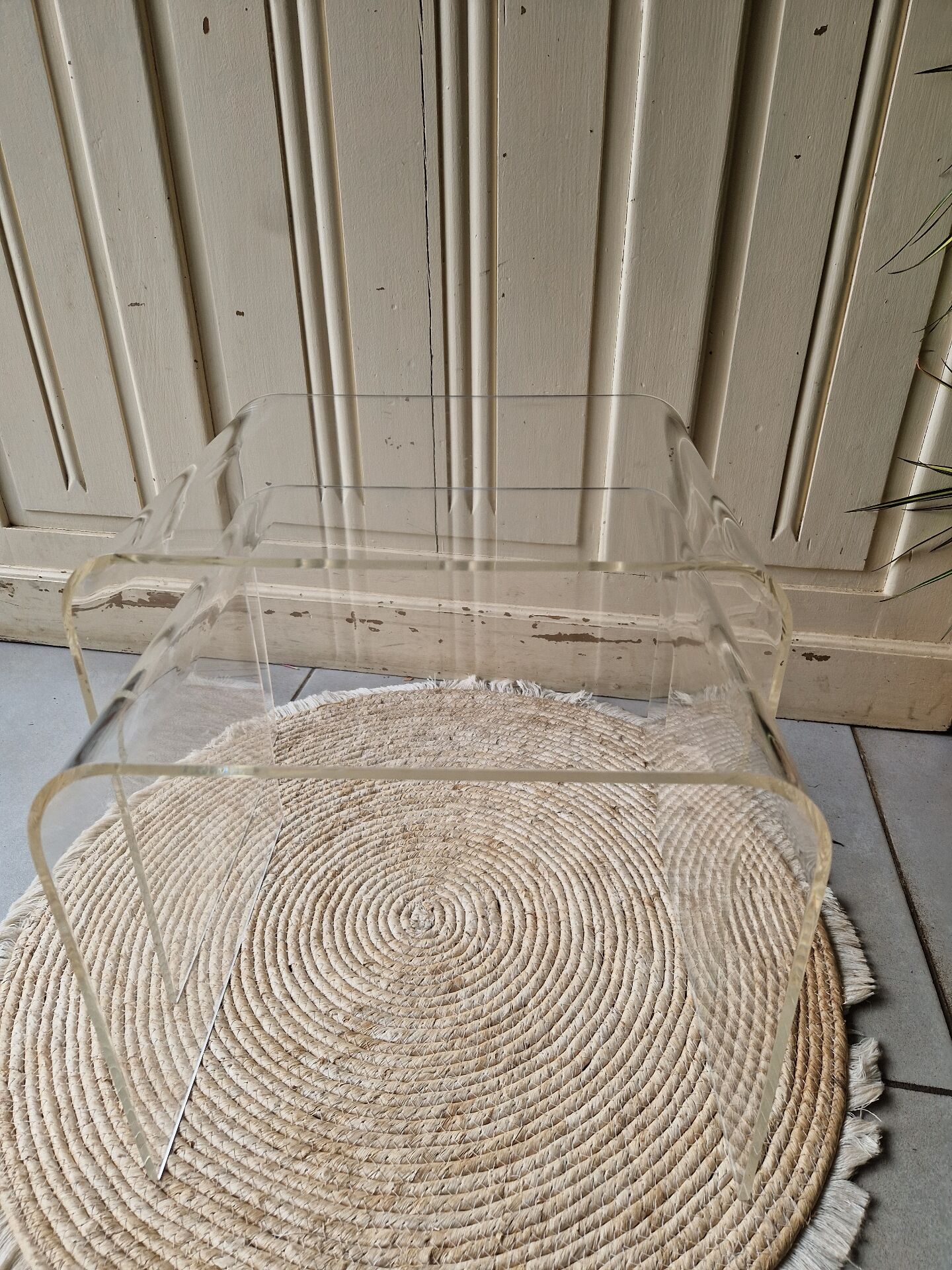 Nested tables in transparent plexiglass – David Lange – Design