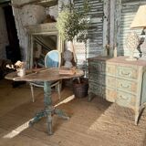 Travel pedestal table