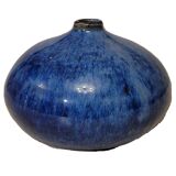 Vase boule en céramique émaillée bleu