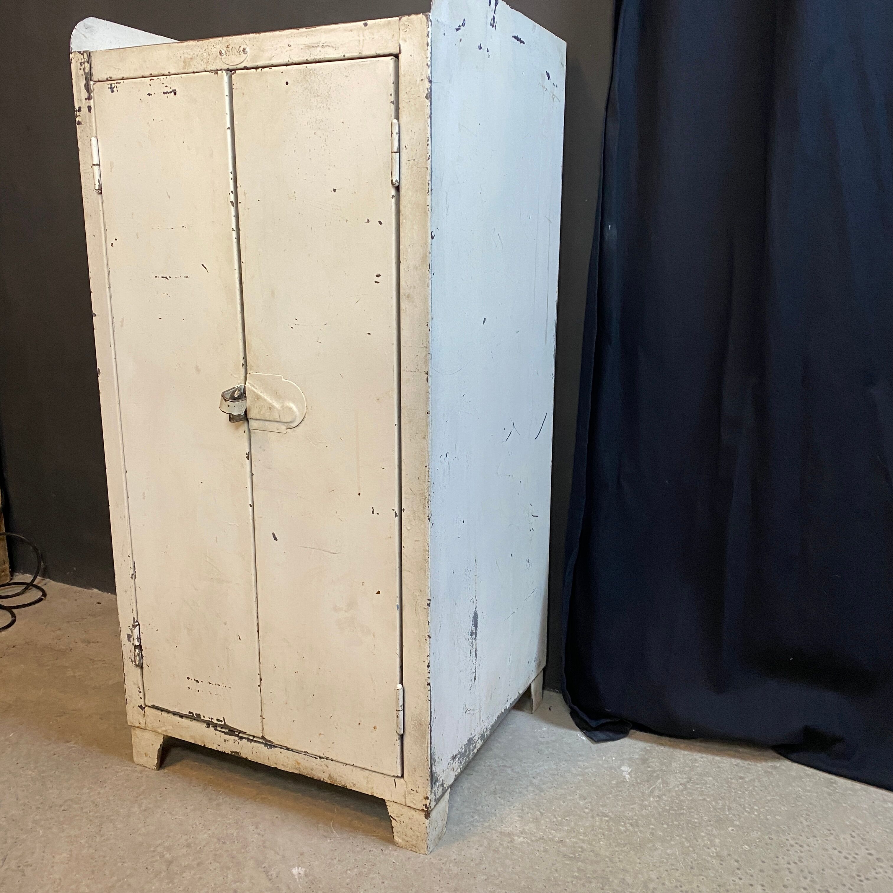 Metal cabinet