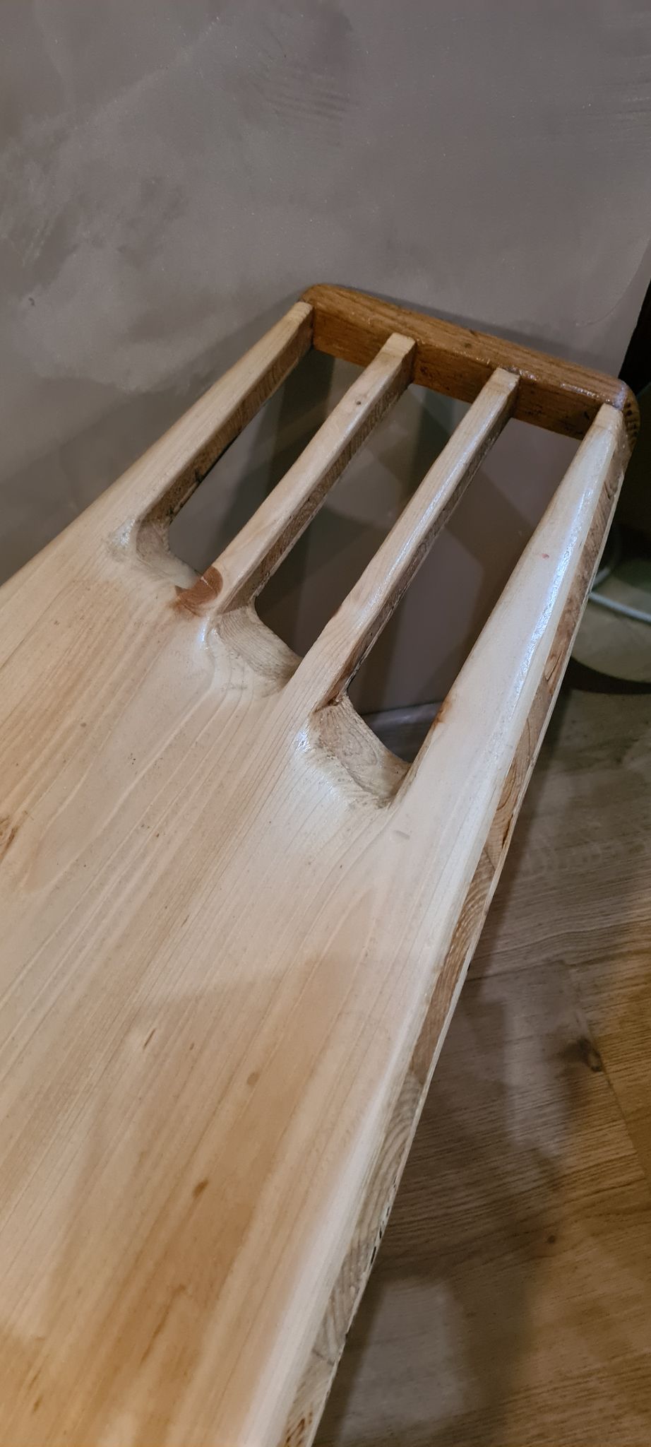 Table basse scadinave en pin massif collé non signé 100x35h 50