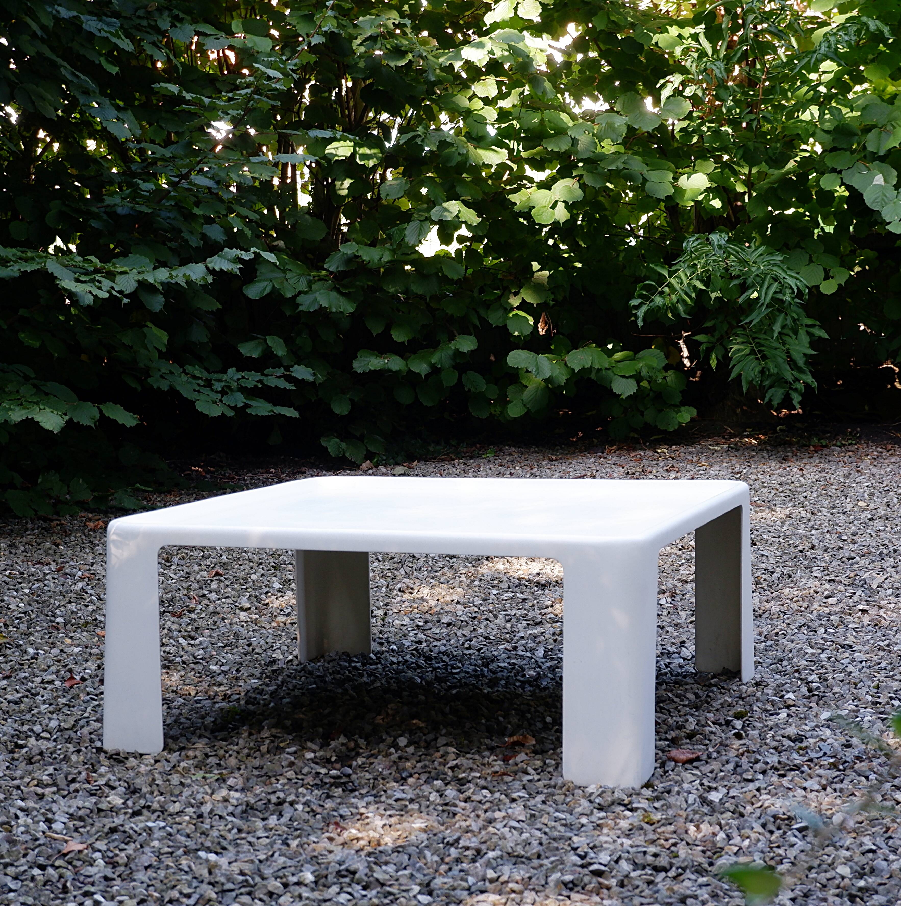 Large square coffee table "Amanta" by Mario Bellini