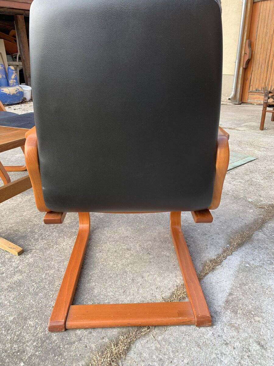 Ensemble mid-century 1960s : 2 fauteuils noirs en tissu et table basse bois et noire