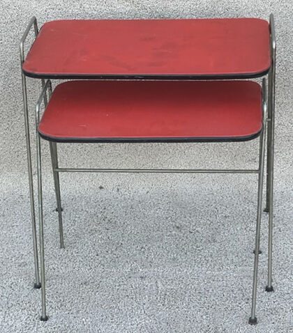 2 vintage nesting tables