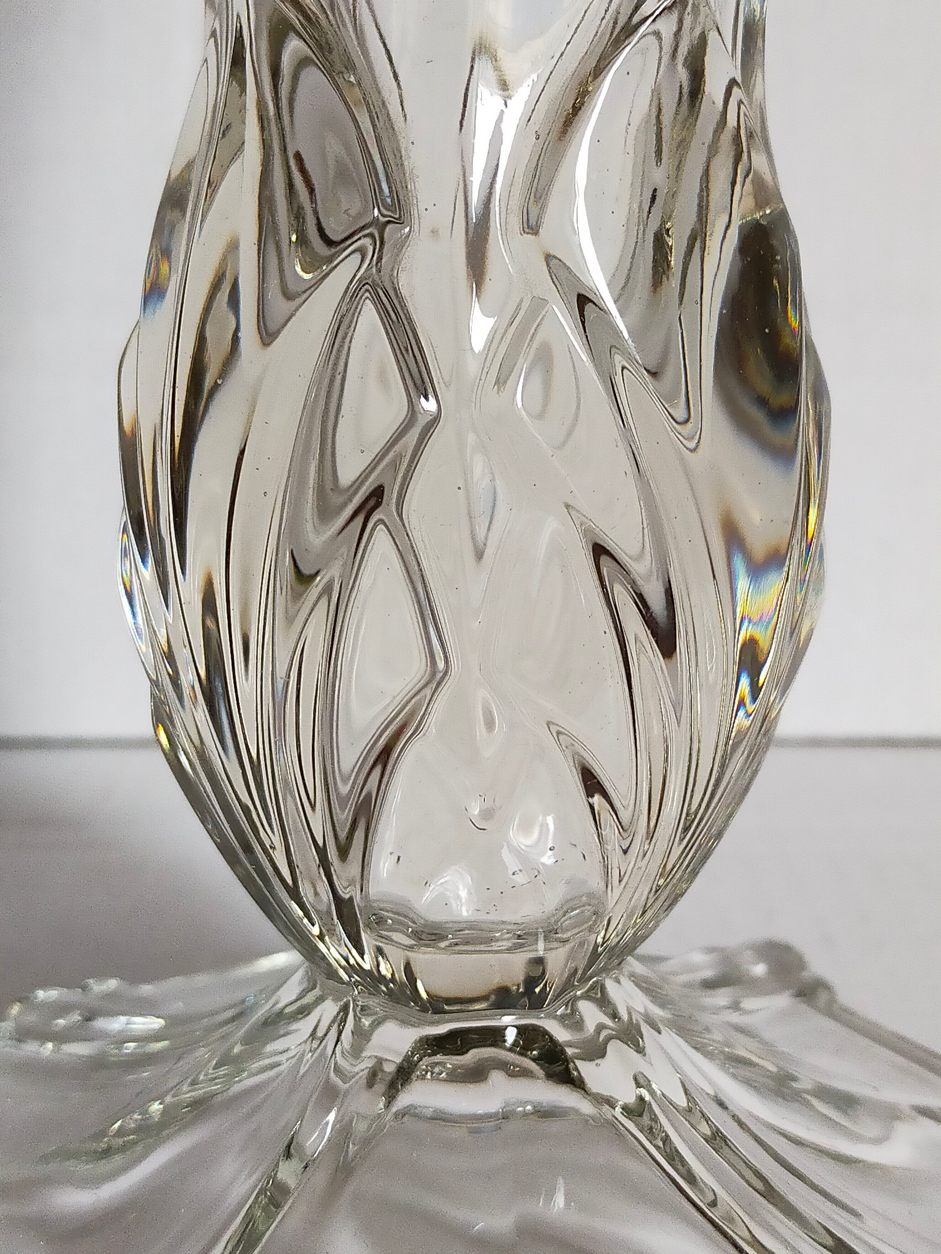 Art-Deco high foot vase in molded crystal early twentieth century