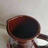 Vase cruche en céramique marron numéroté d'Allemagne de l'Ouest à décor de fruits rouges