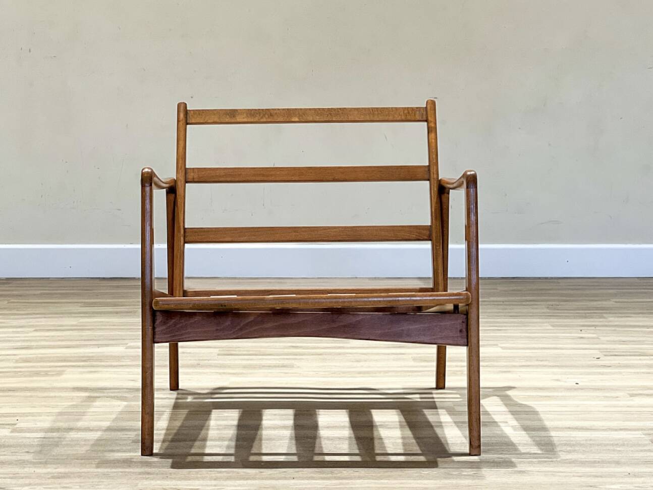 Fauteuil scandinave en hêtre, années 1960