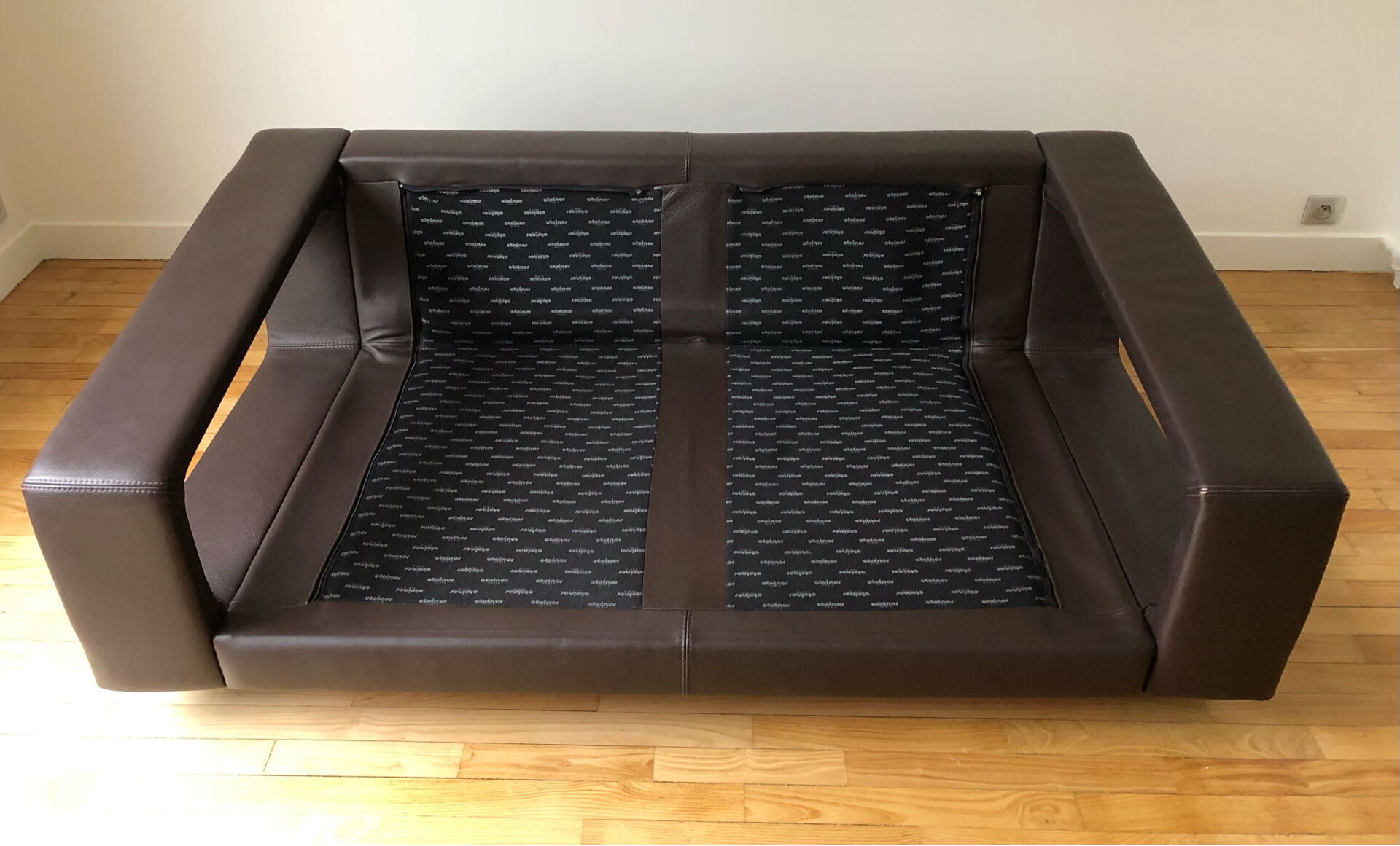 Steiner sofa model Ranelagh by Pascal Daveluy