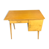Desk with tapered feet
