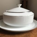 Porcelain sauce boat