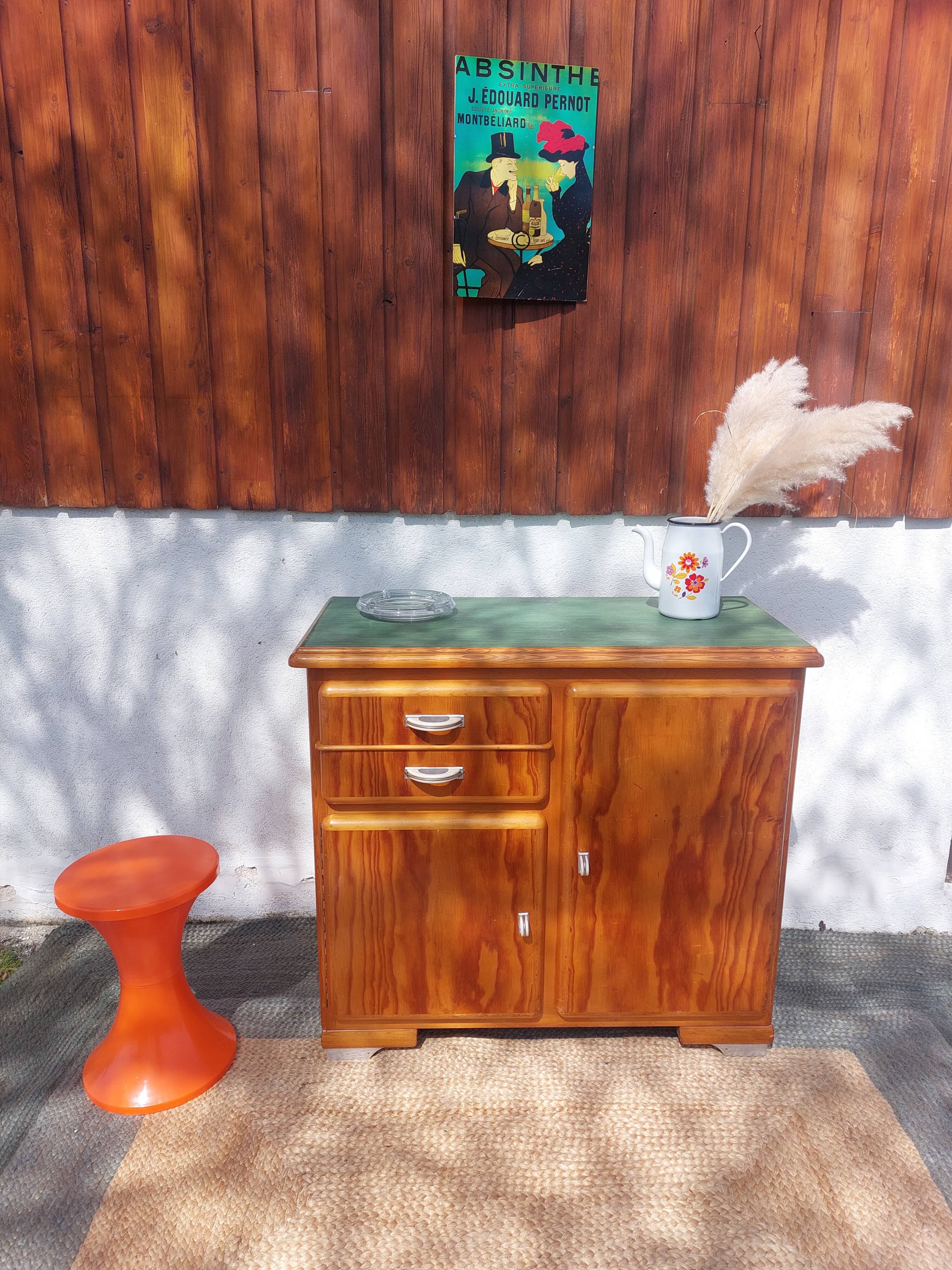 buffet Mado, portes asymétriques