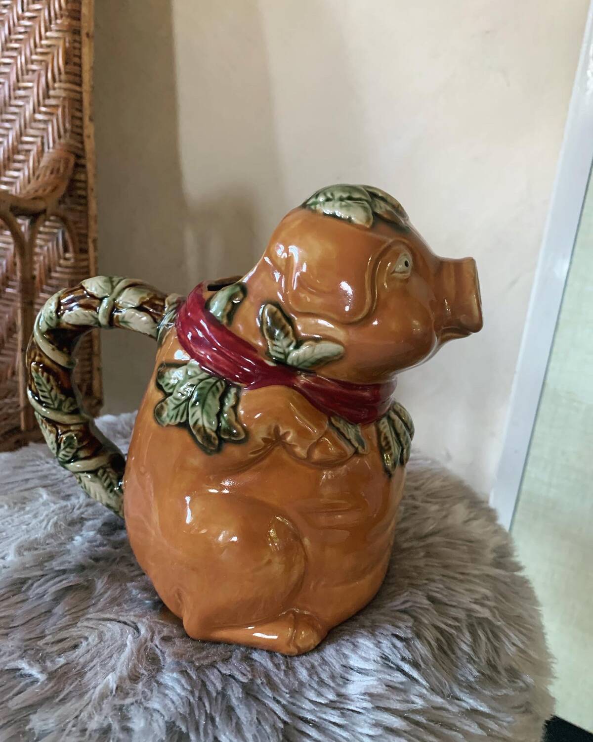 Pig pitcher