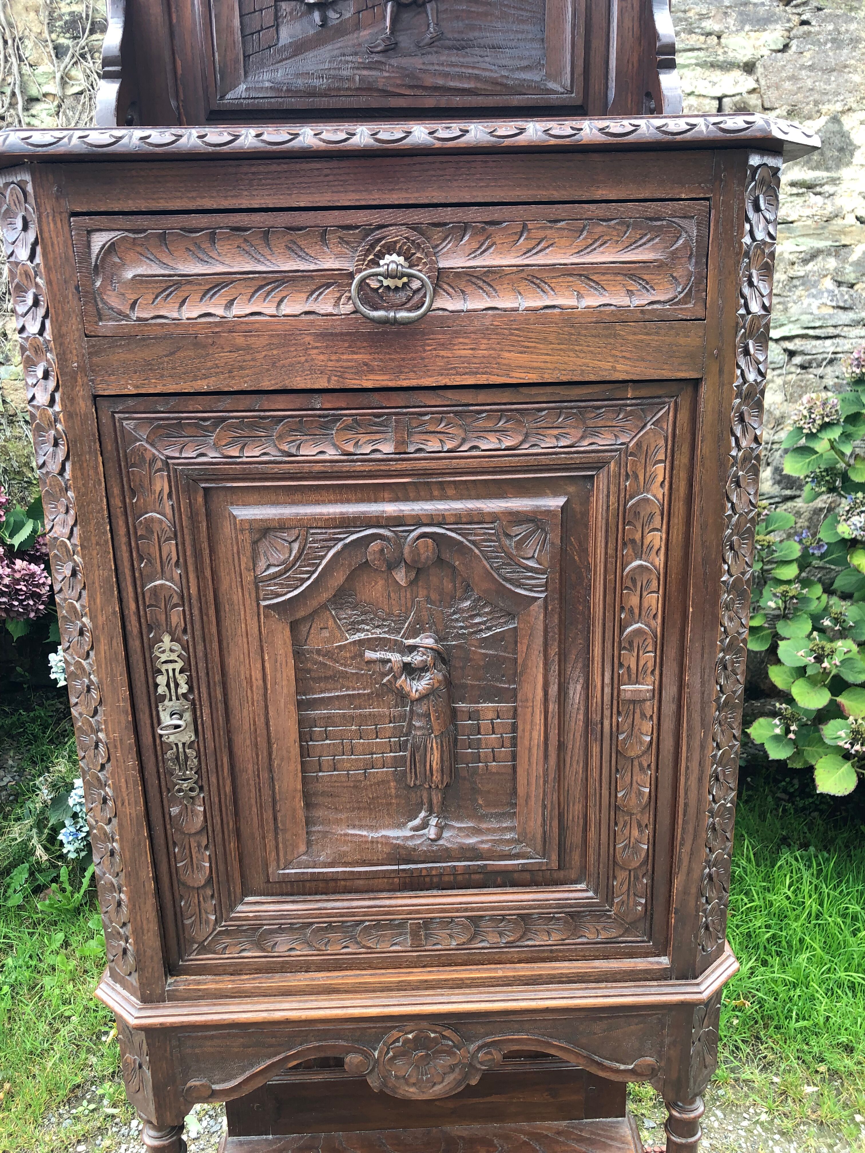 Breton oak sideboard from the early 20th century