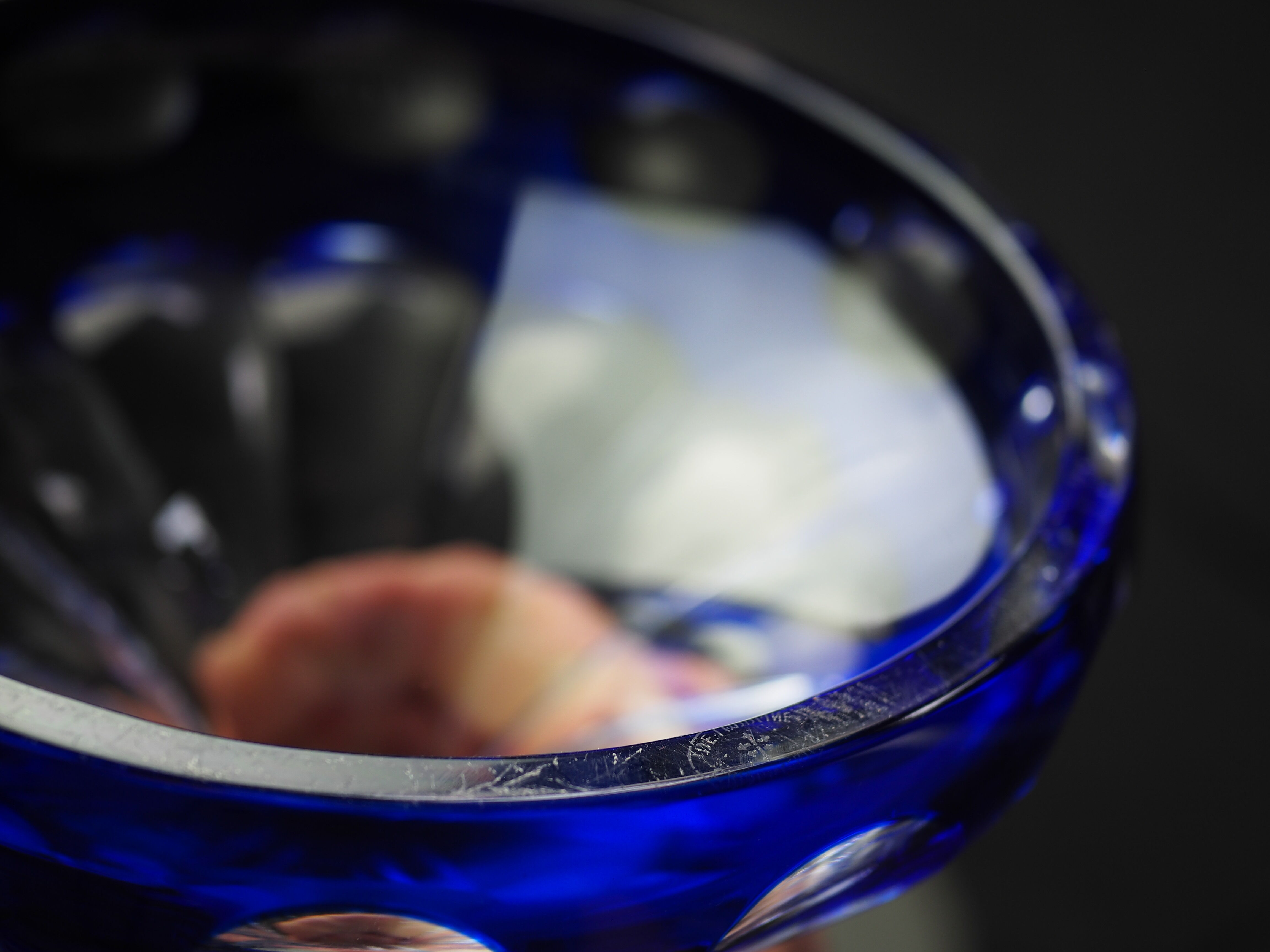 Cobalt blue carved crystal vase - Cristallerie de Lorraine