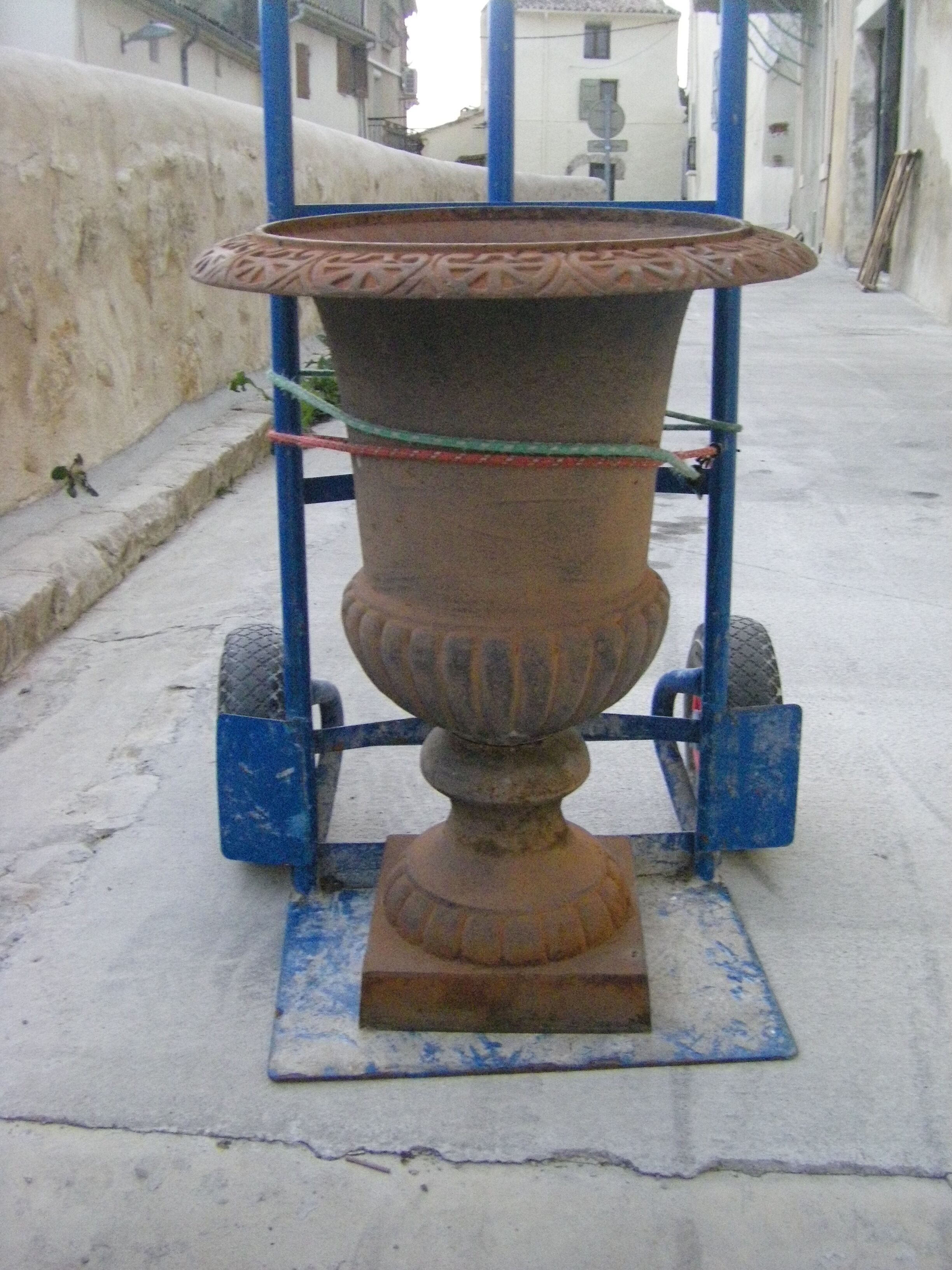 Paire de vases Médicis
