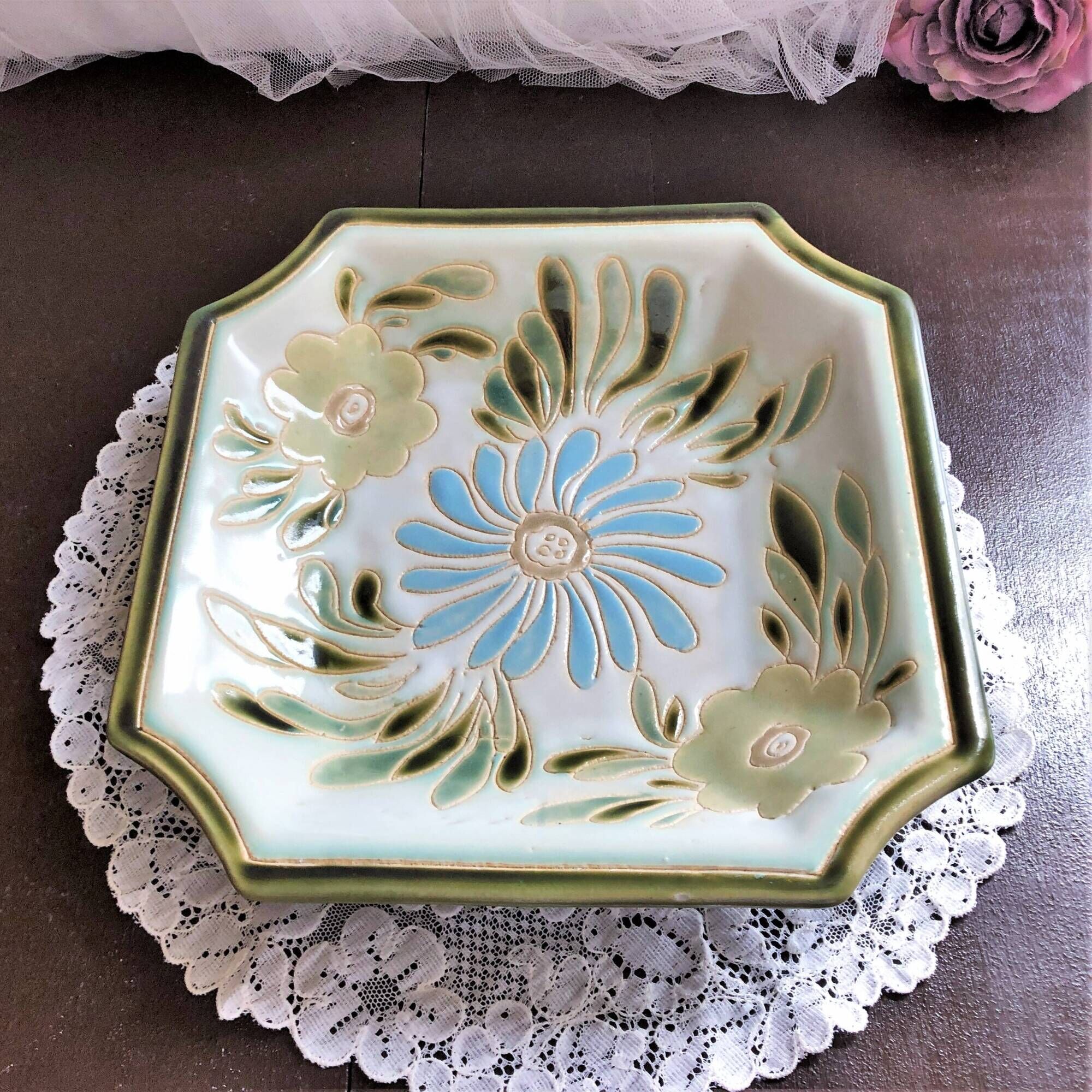 Ceramic pocket tray