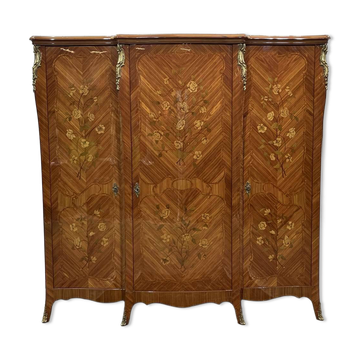Armoire 3 portes de style Louis XV en chêne et bois de rose - années 1970