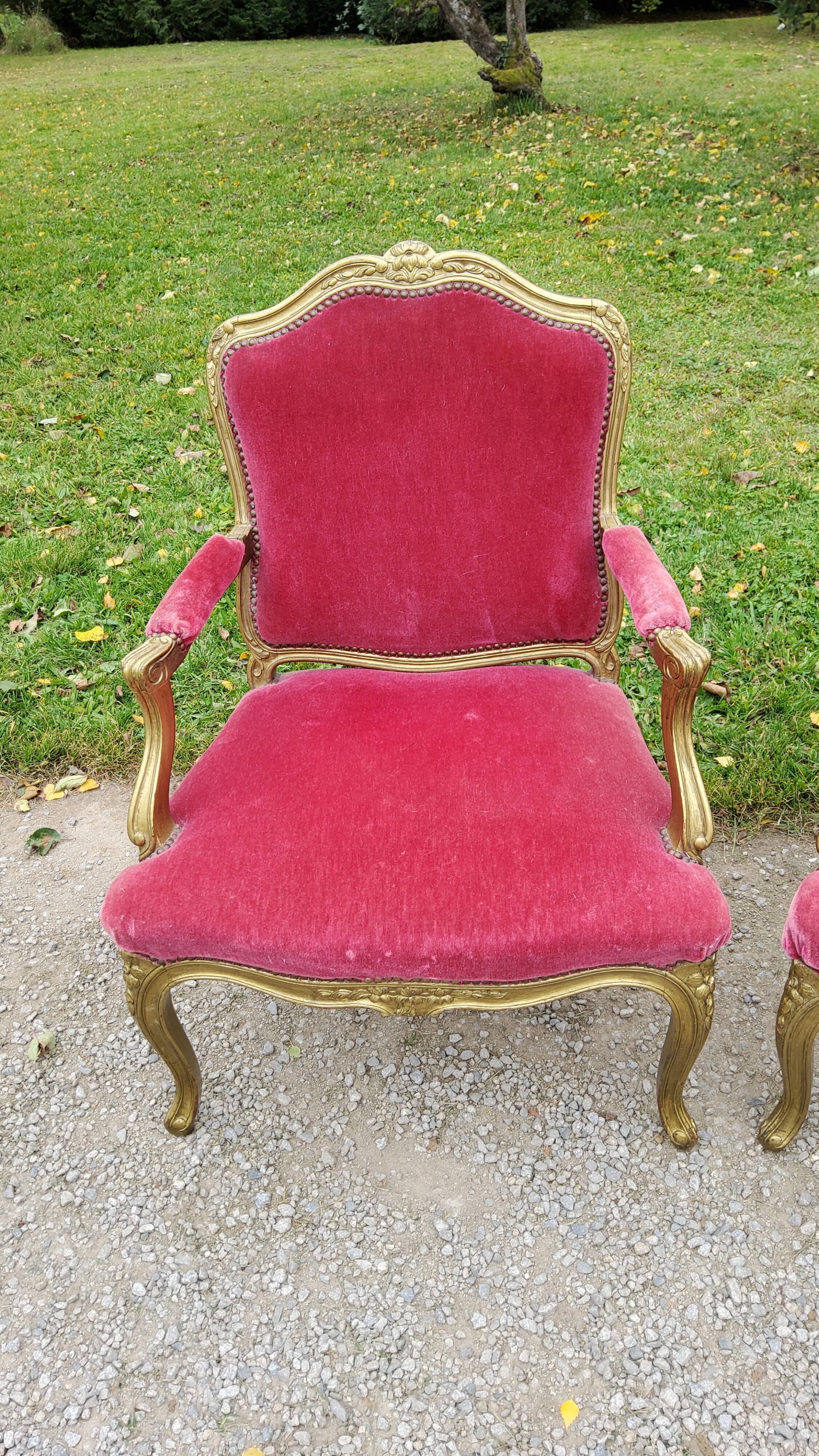 Paire de fauteuils XIXième siècle à la reine de style Louis XV bois doré
