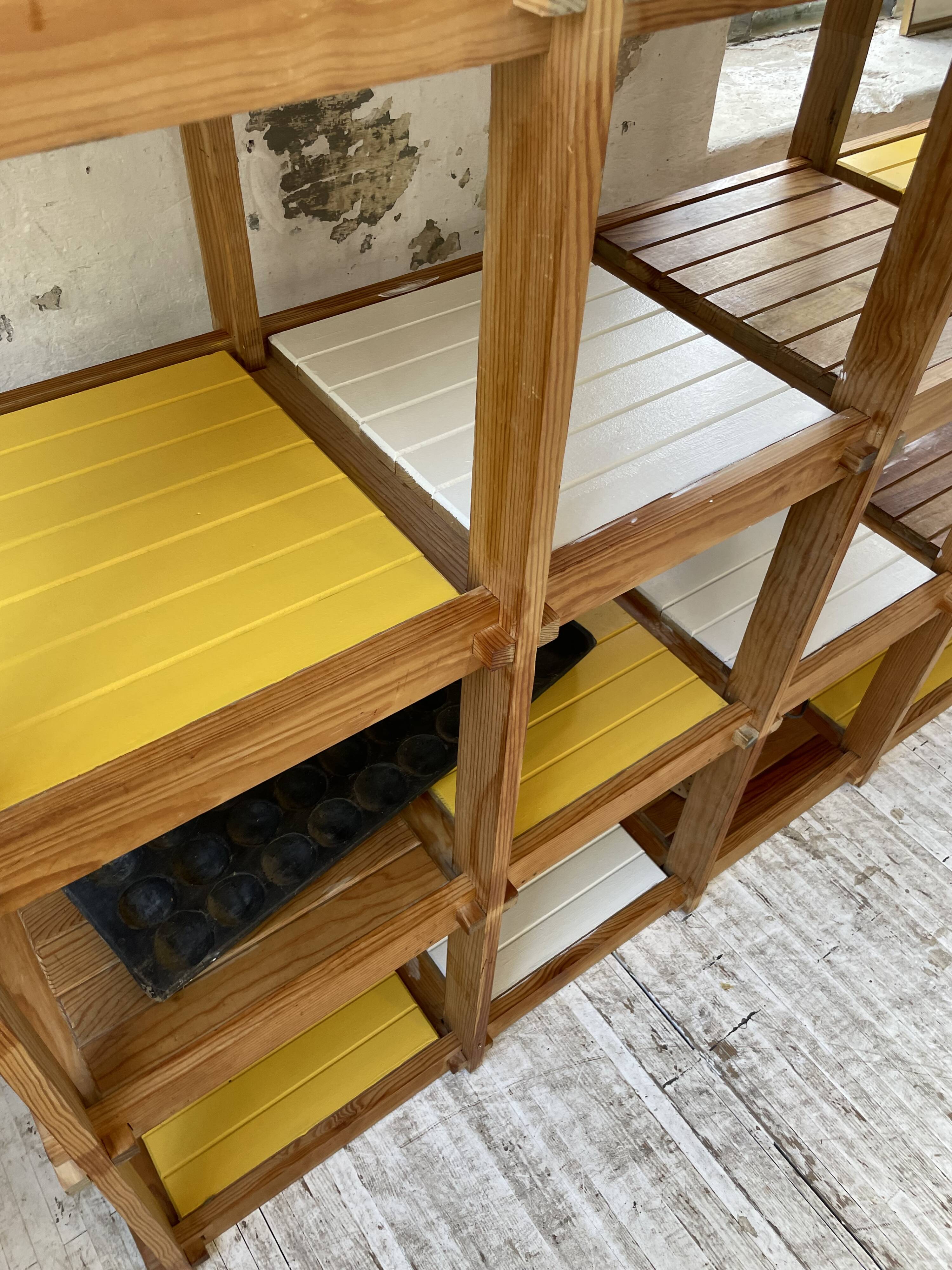 Bauhaus Maison Regain yellow white shelf