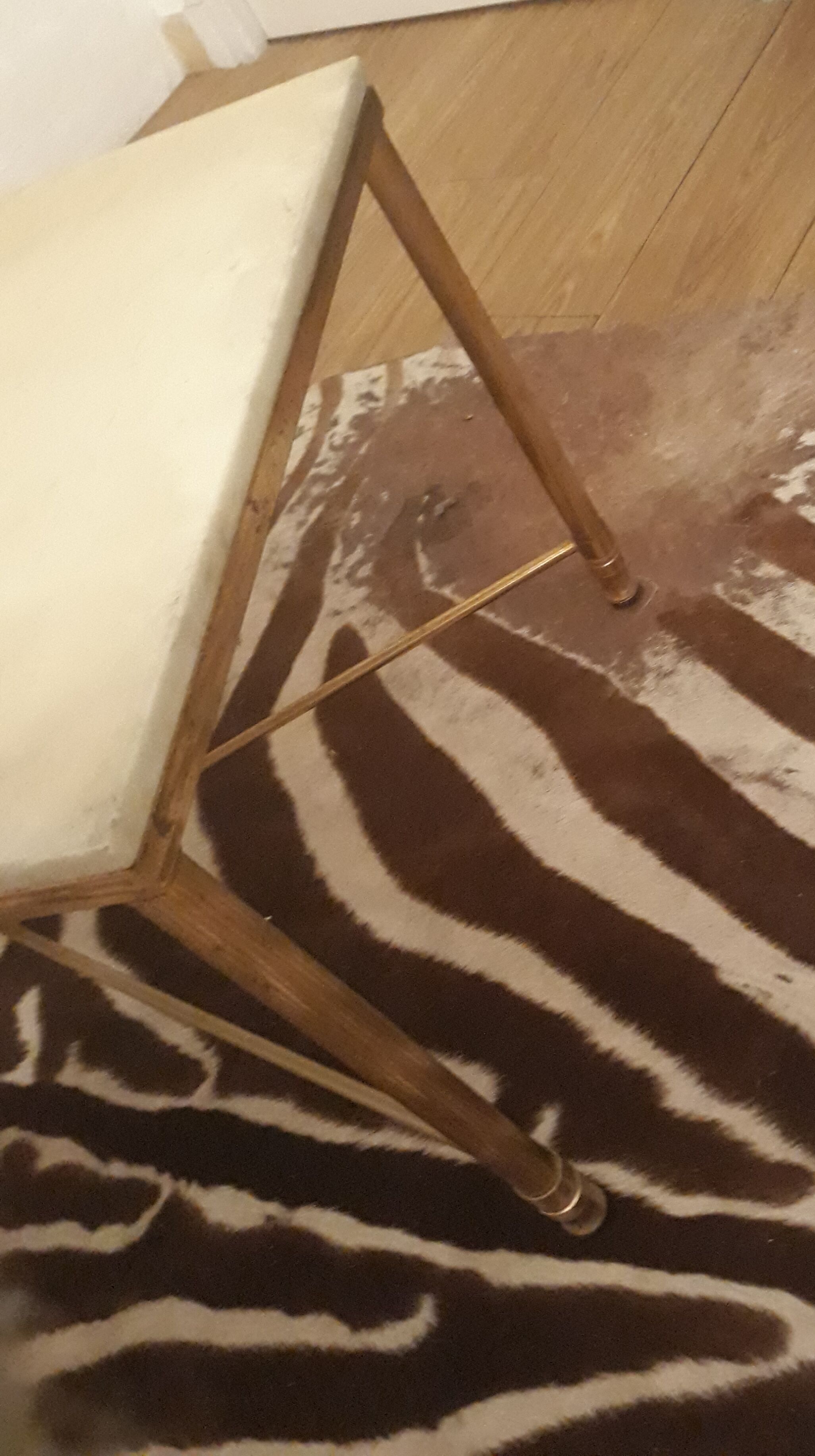 Table low 60s in laitin and marble