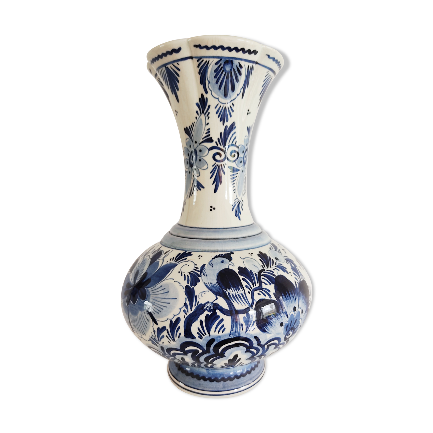 Delft vase decorated with a bird