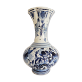 Delft vase decorated with a bird