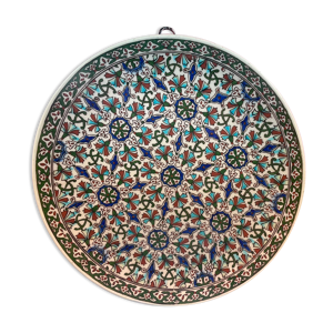 plat ancien en céramique