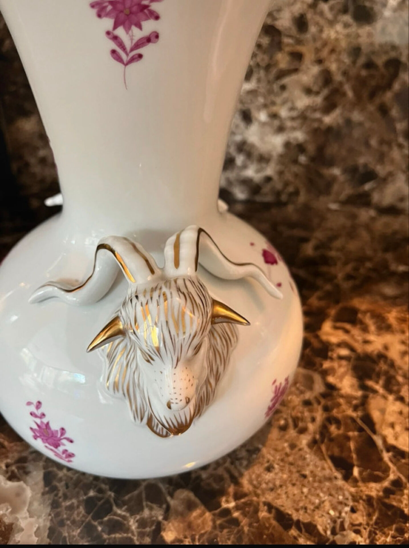Decorative vase Herend Hungary - Apponyi Raspberry model - Adorned with a head