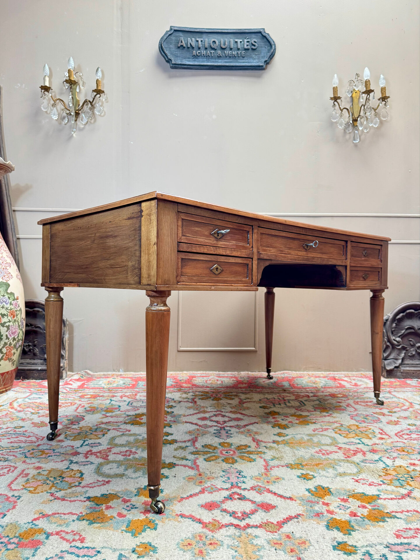 Walnut desk in Directoire style, 19th century.