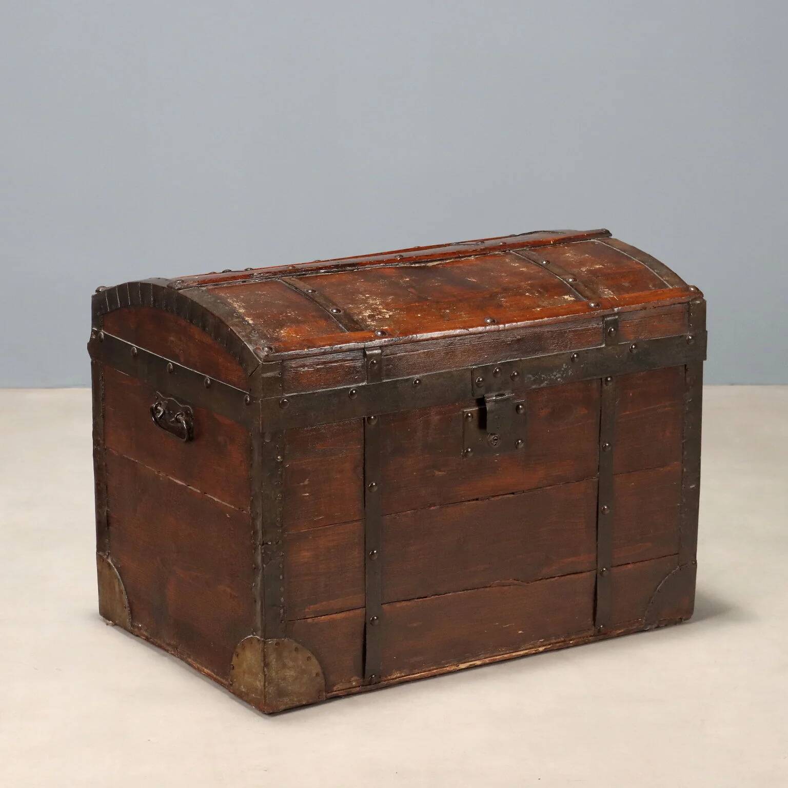 Antique chest in stained oak and iron, Italy, 19th century.