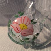 Pichet décoratif avec motif floral