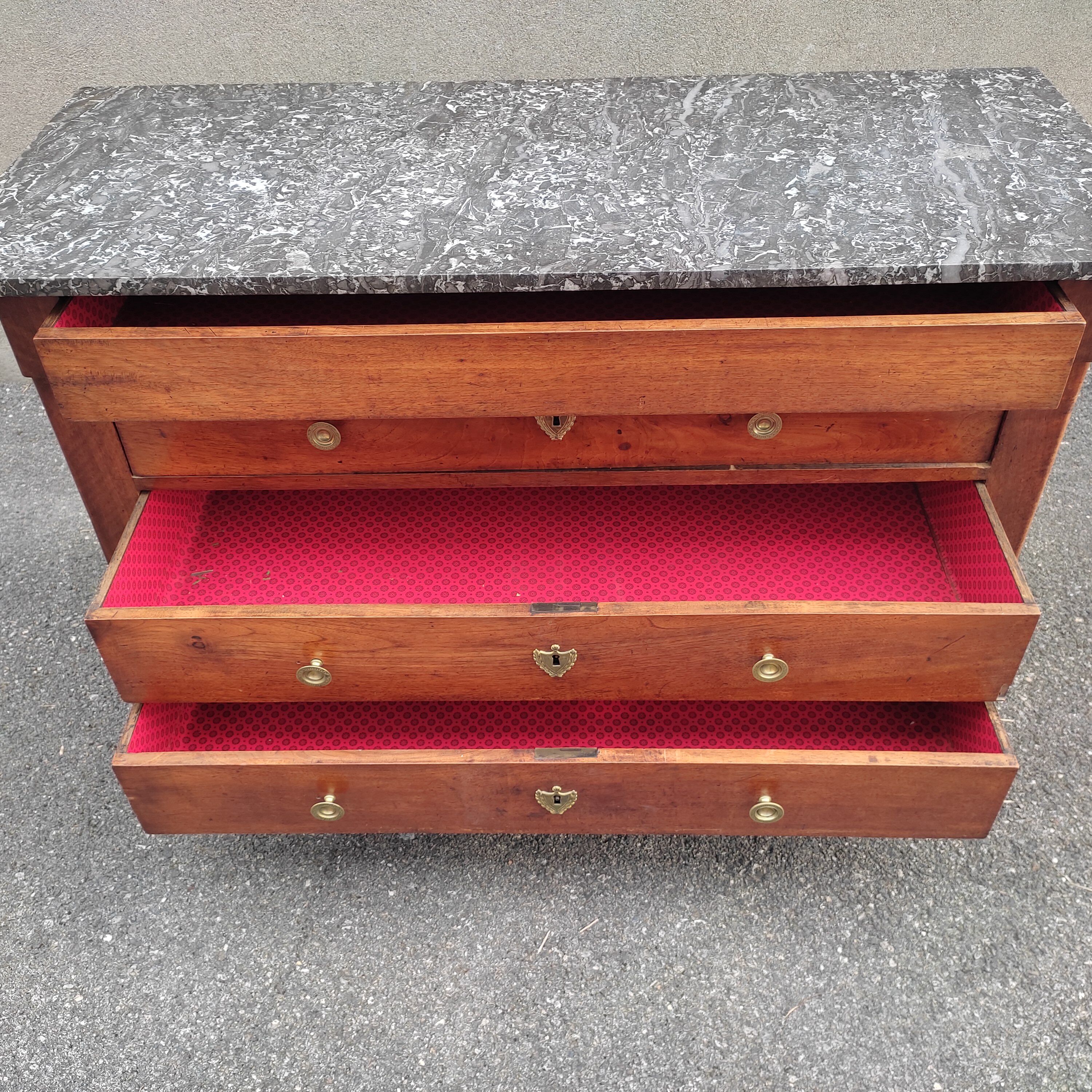 Antique chest of drawers