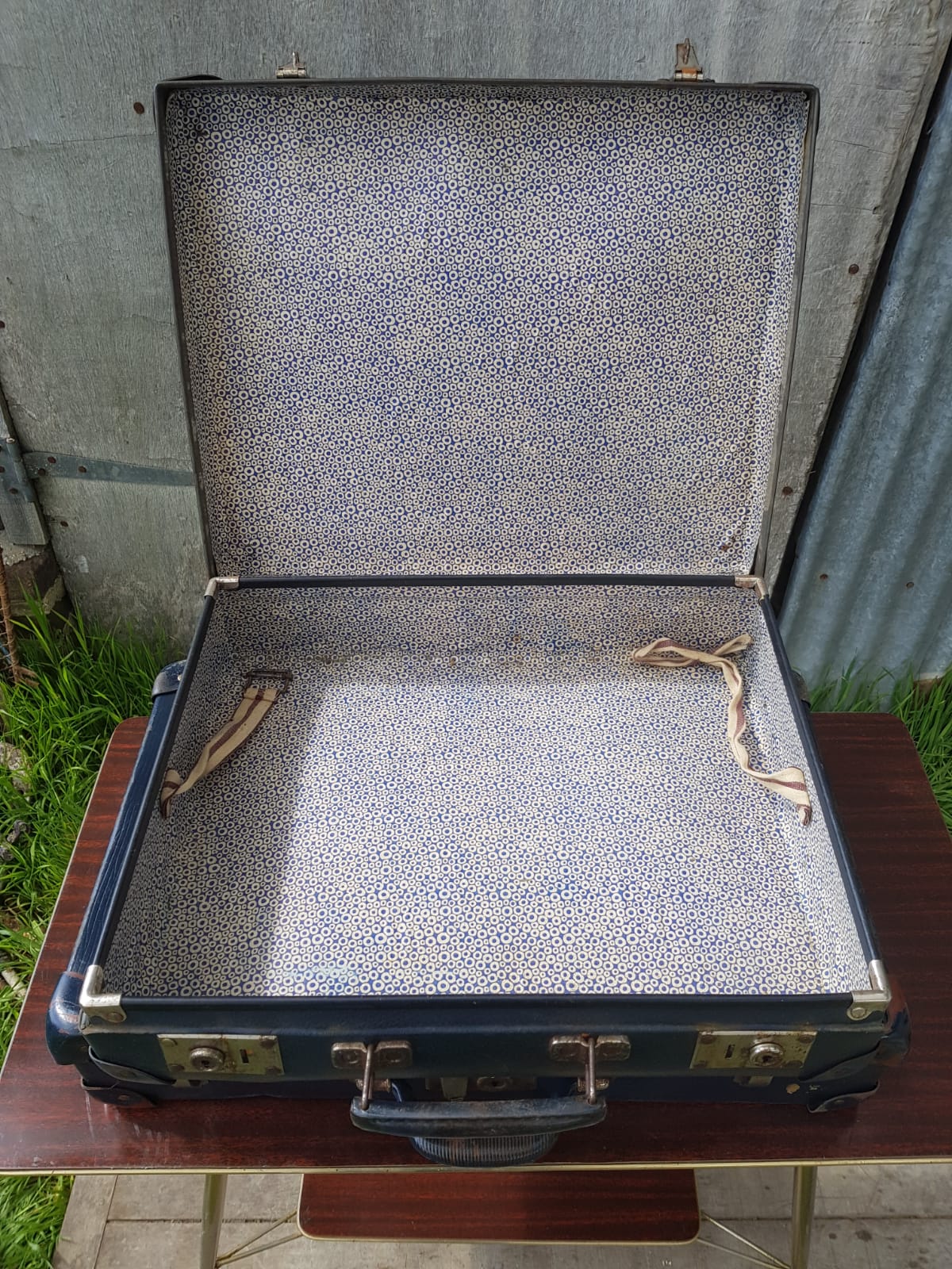 Pair Old Carton Blue Fibre - Reinforcements - Vintage Metal Anse