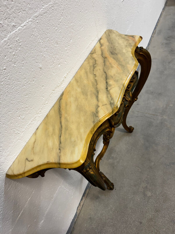 Console en bois sculpté doré et marbre de style Louis XV